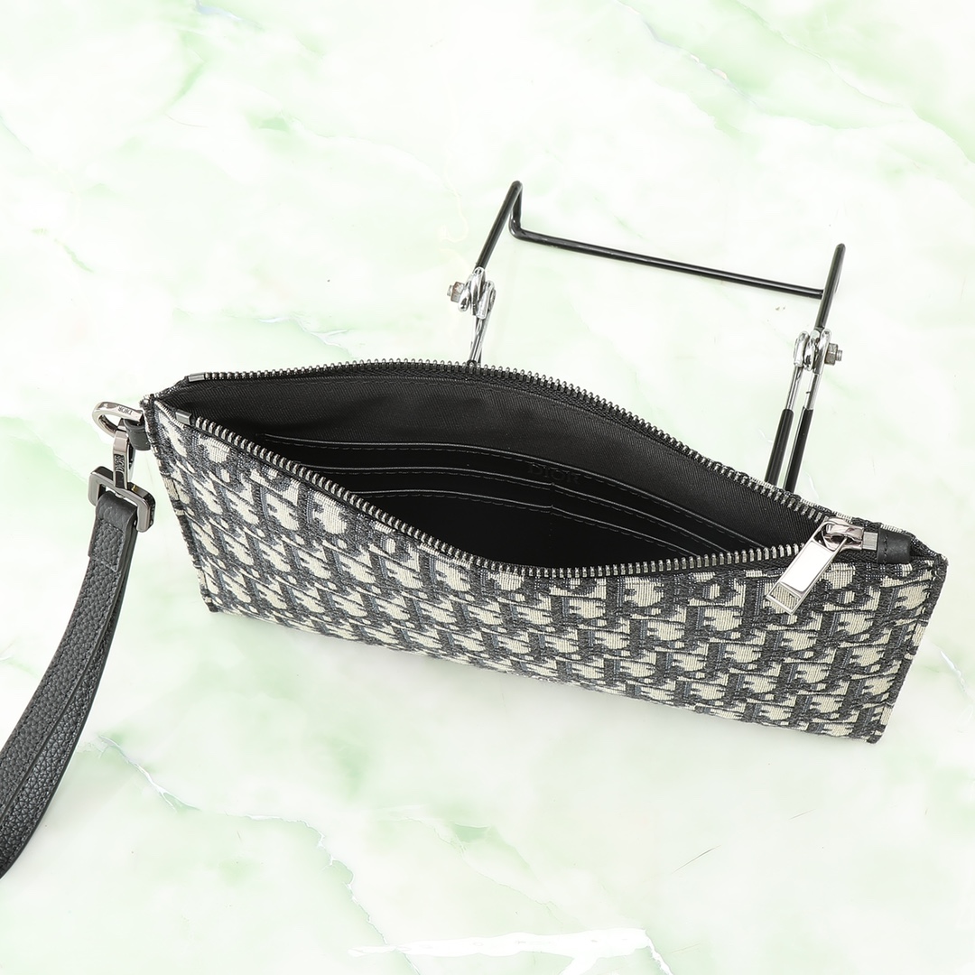 Dior Clutch Bag Cow Leather Black L-s