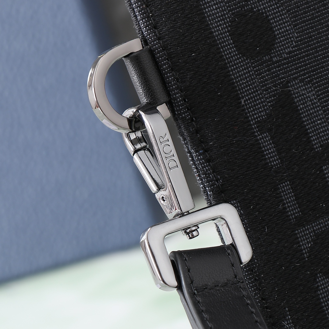 Dior Clutch Bag Cow Leather Black L-xl-s