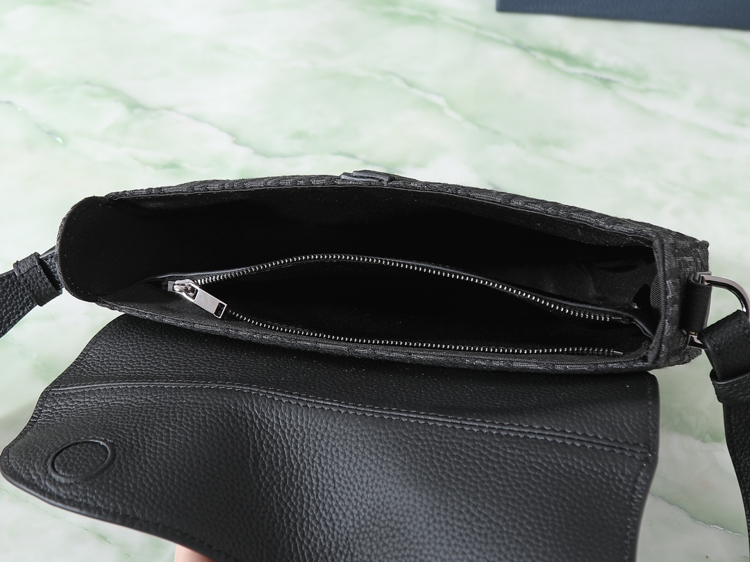 Dior Basic Bag Cow Leather Black L-s