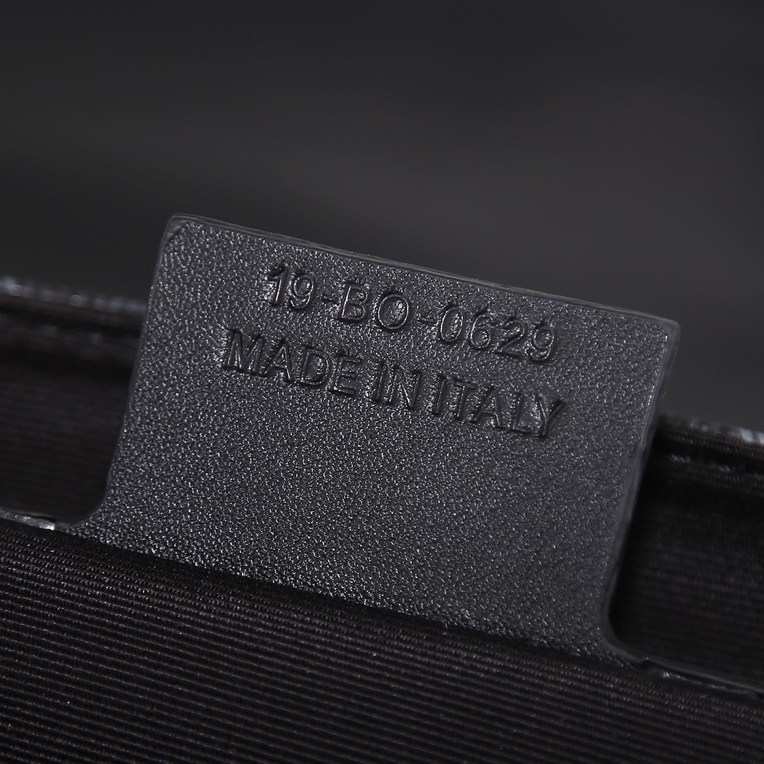 Dior Basic Bag Cow Leather Black Mini Size M-s