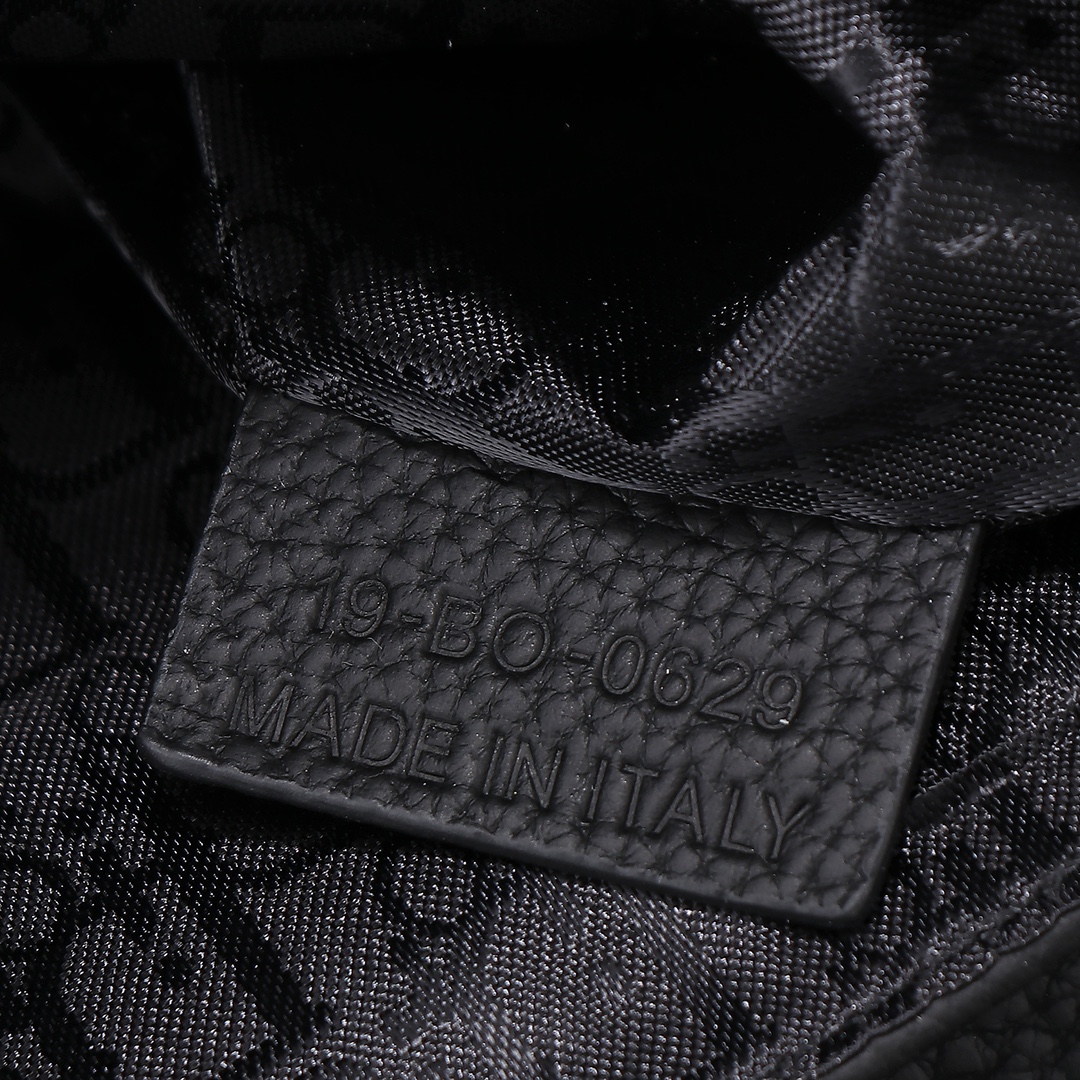 Dior Basic Bag Cow Leather Black M-s