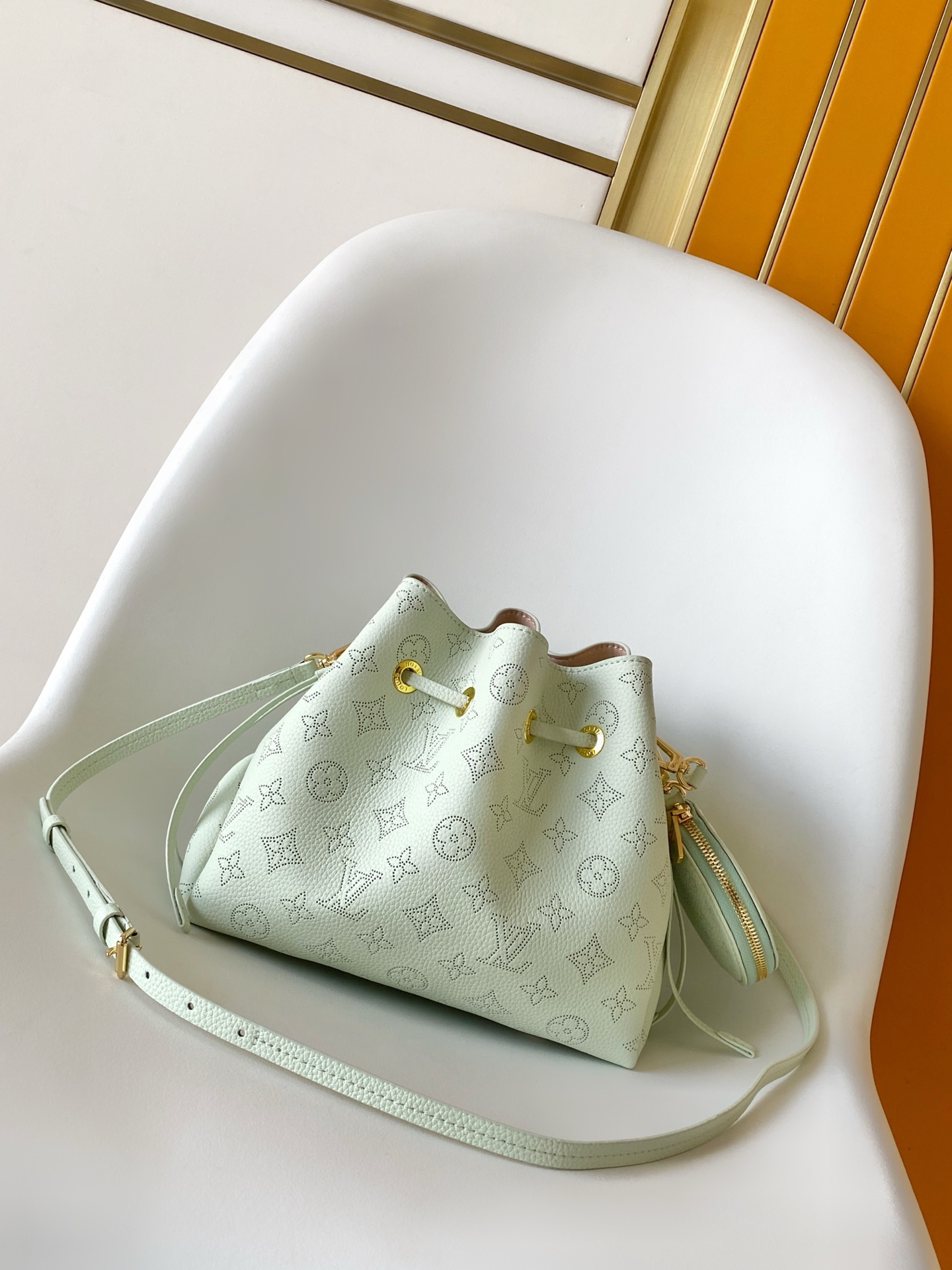 Louis Vuitton Bucket Bag Cow Leather Black M-l