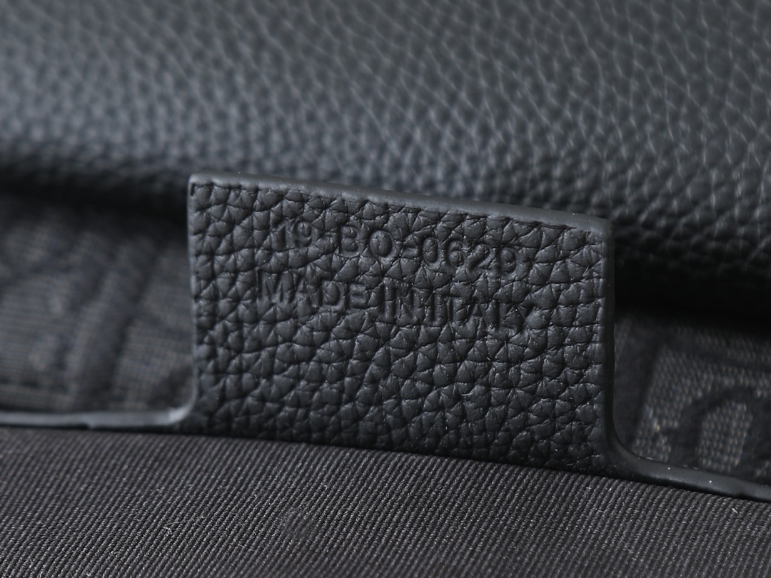 Dior Messenger Bag Cow Leather Black Mini Size S