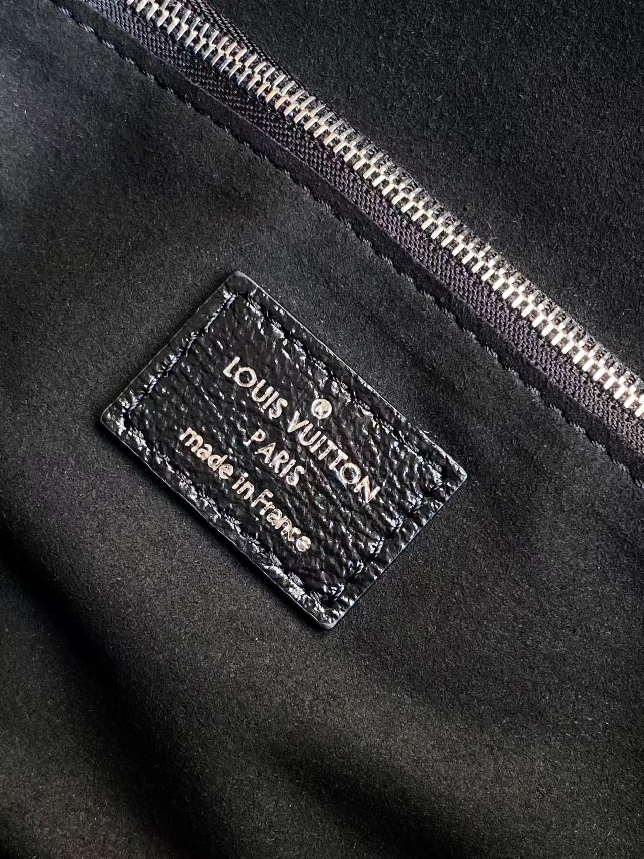 Louis Vuitton Basic Bag Cow Leather M-l-s