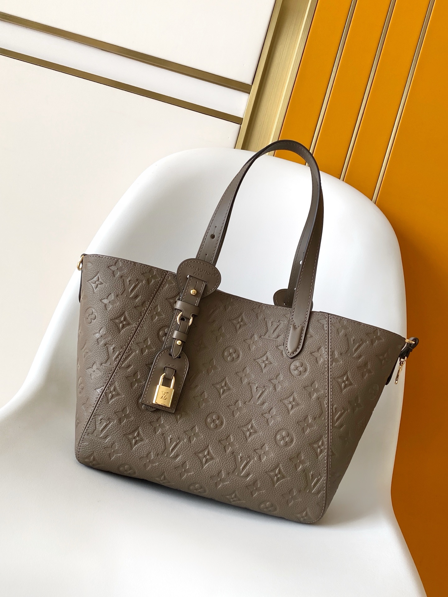 Louis Vuitton Tote Bag Cow Leather Black M-l