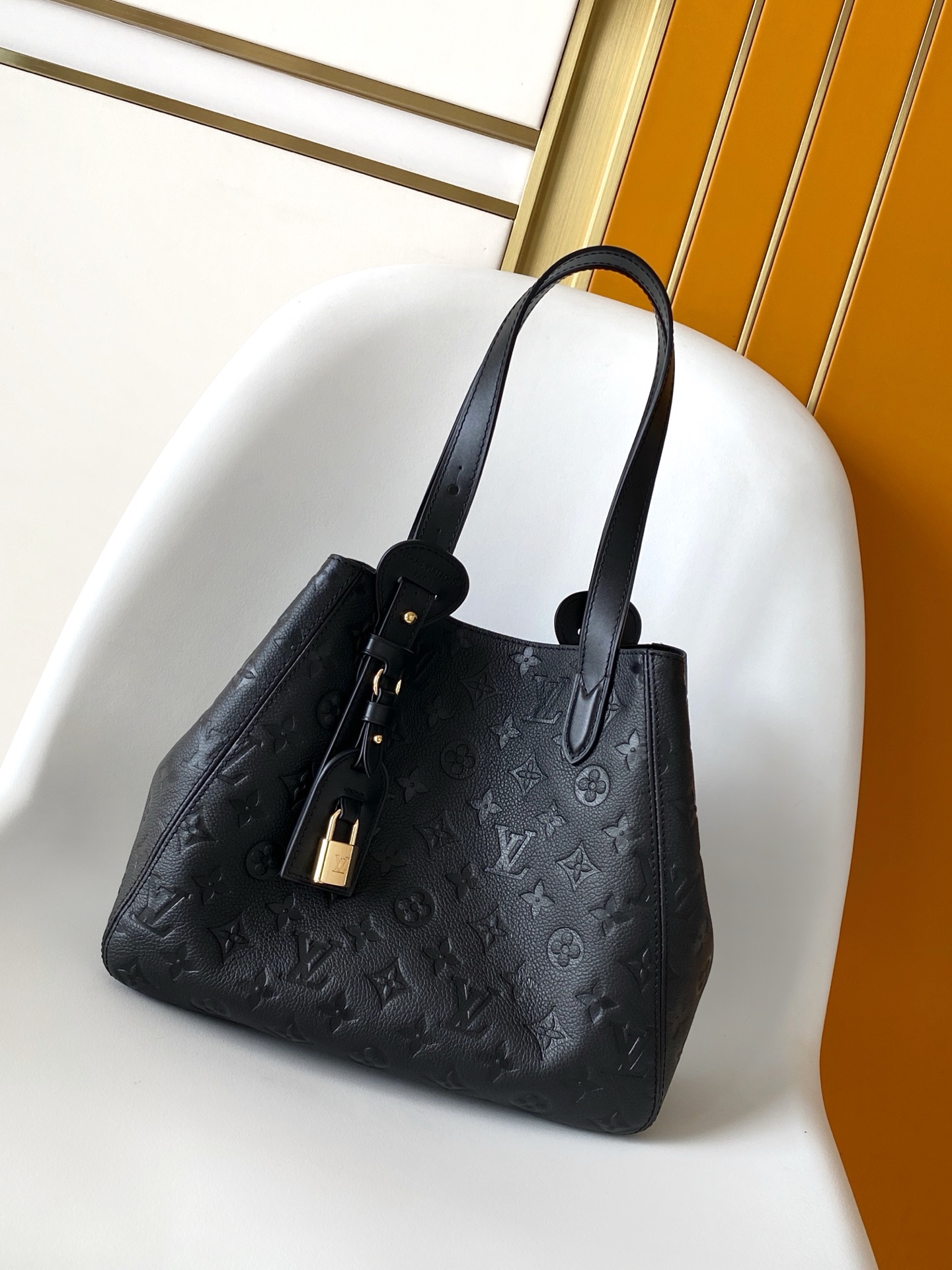 Louis Vuitton Tote Bag Cow Leather Black M-l