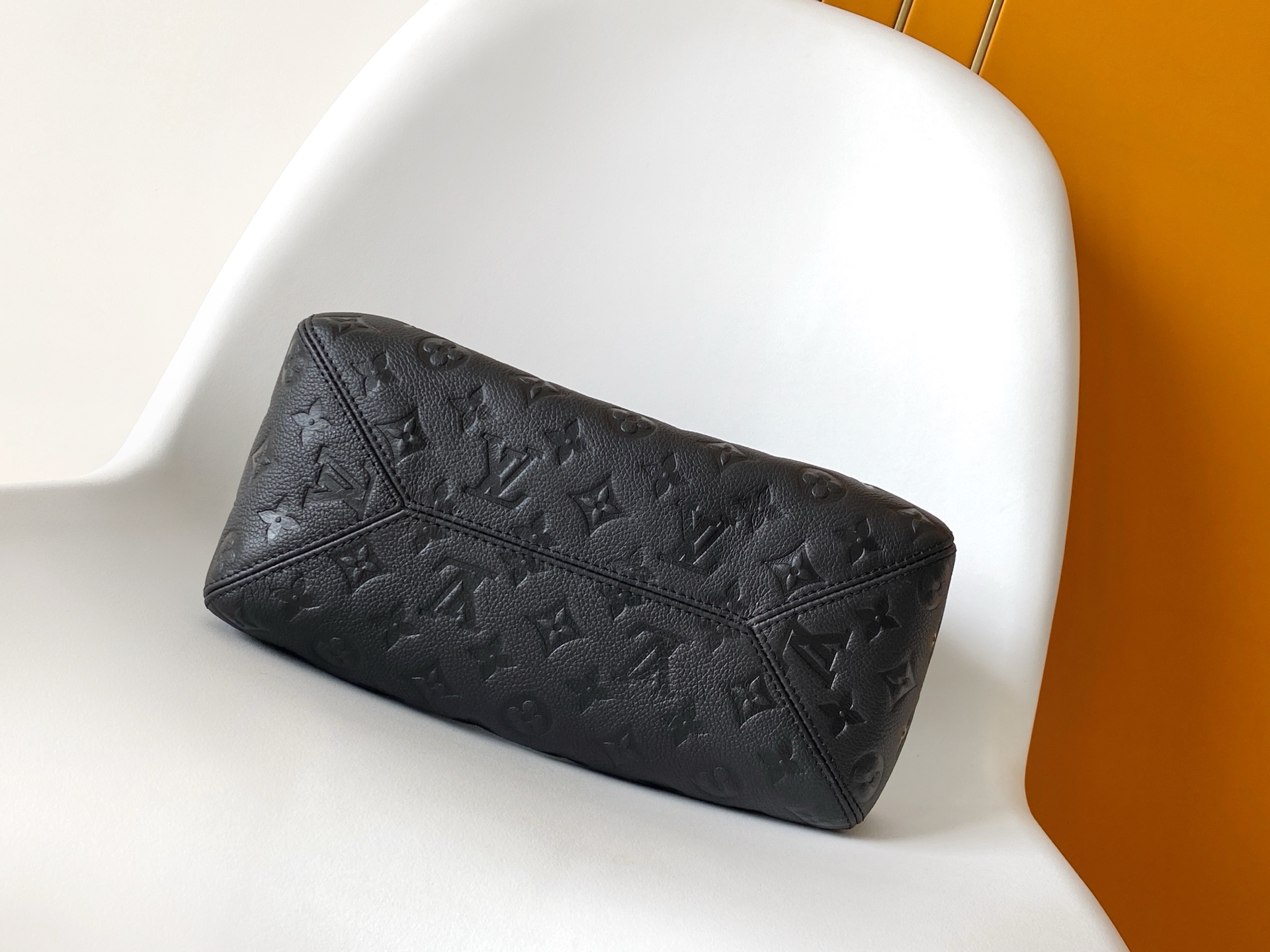 Louis Vuitton Tote Bag Cow Leather Black M-l