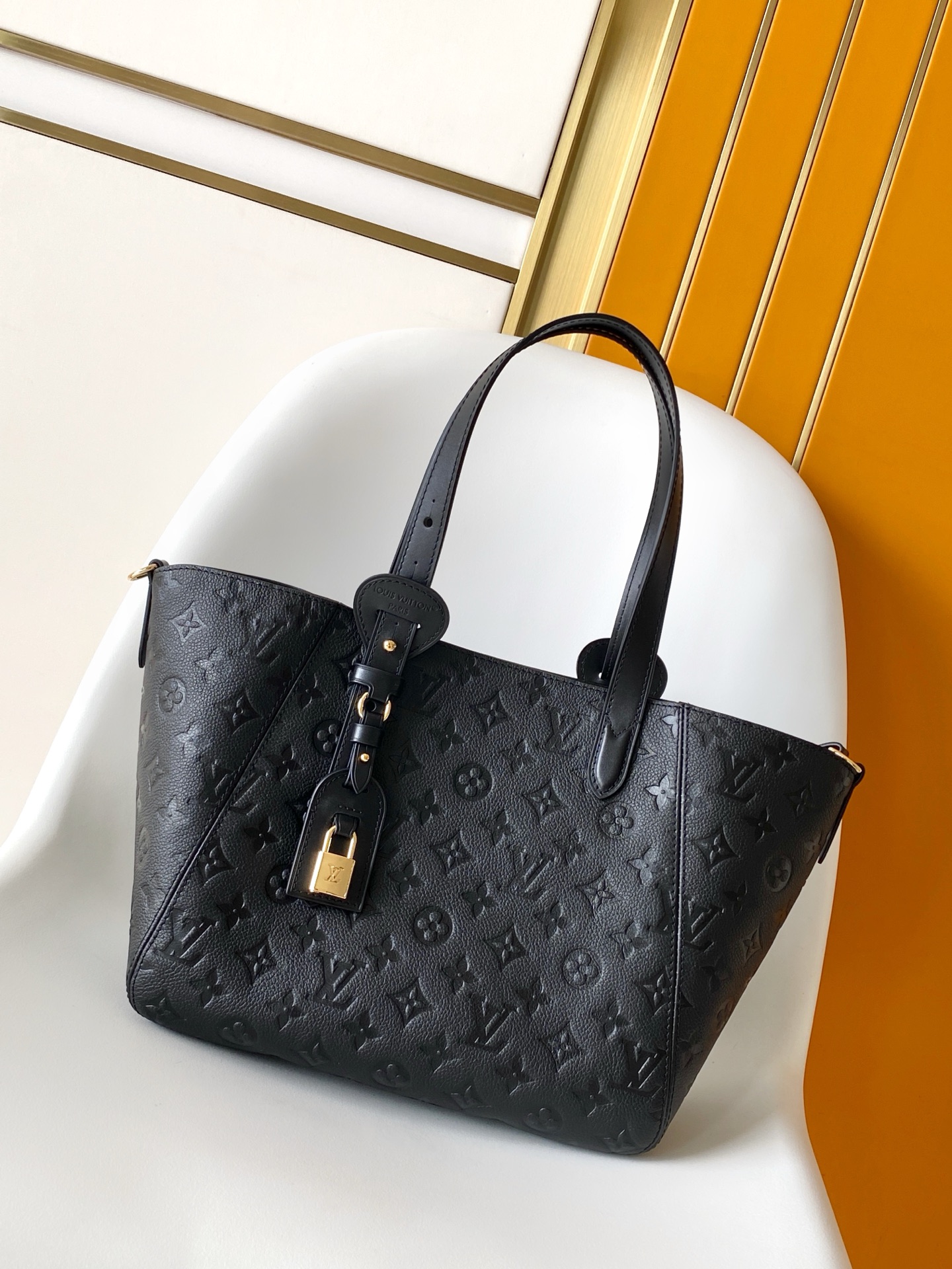 Louis Vuitton Tote Bag Cow Leather Black M-l