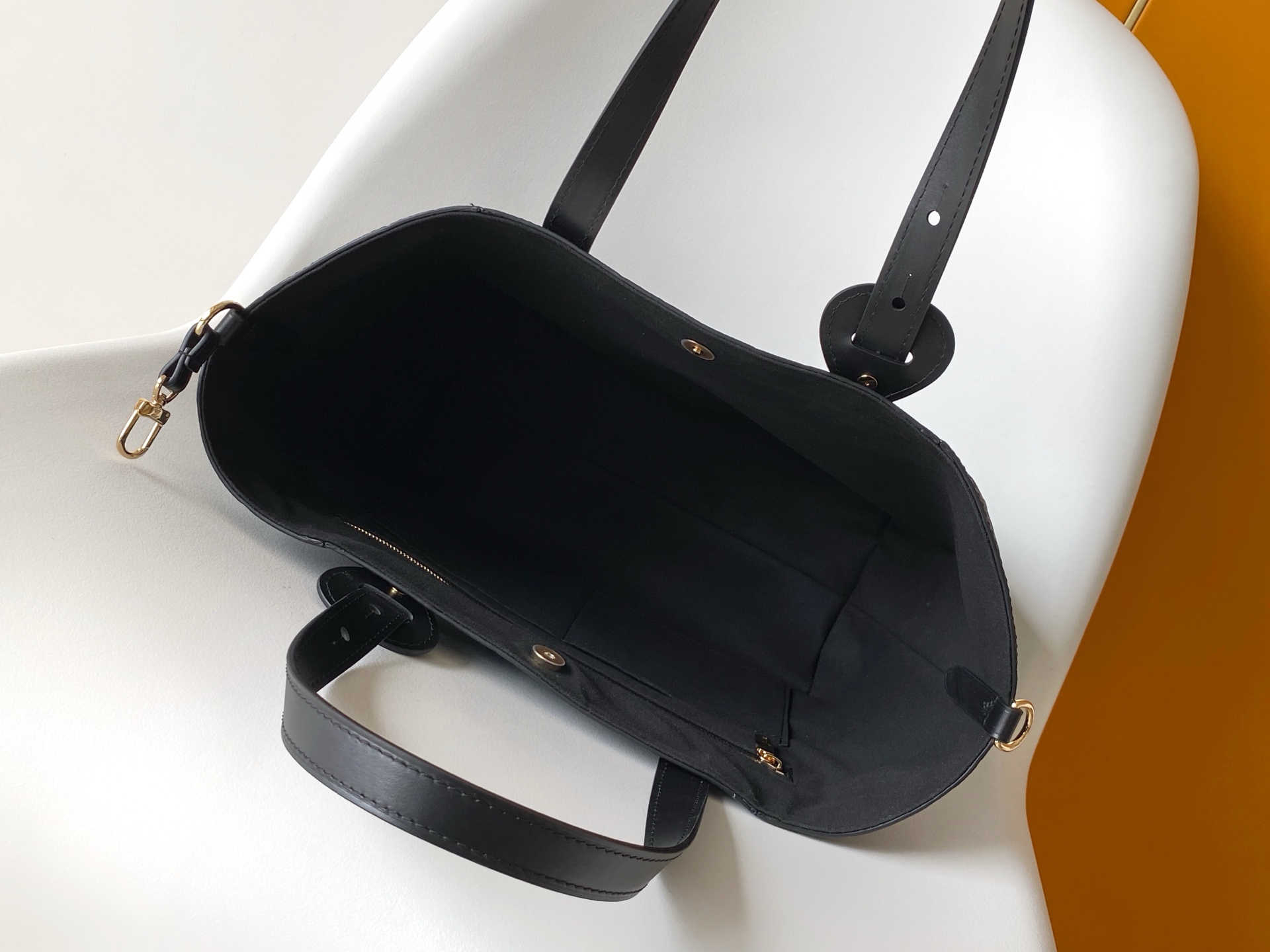 Louis Vuitton Tote Bag Cow Leather Black M-l