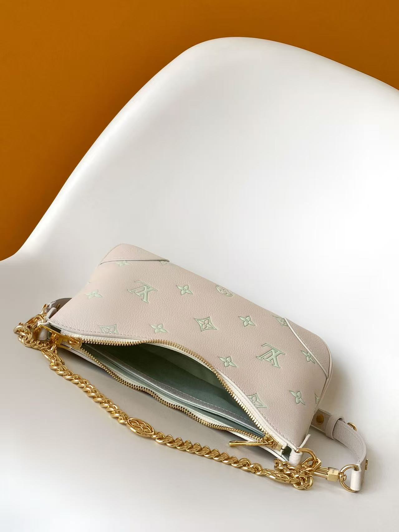 Louis Vuitton Basic Bag Cow Leather M-l