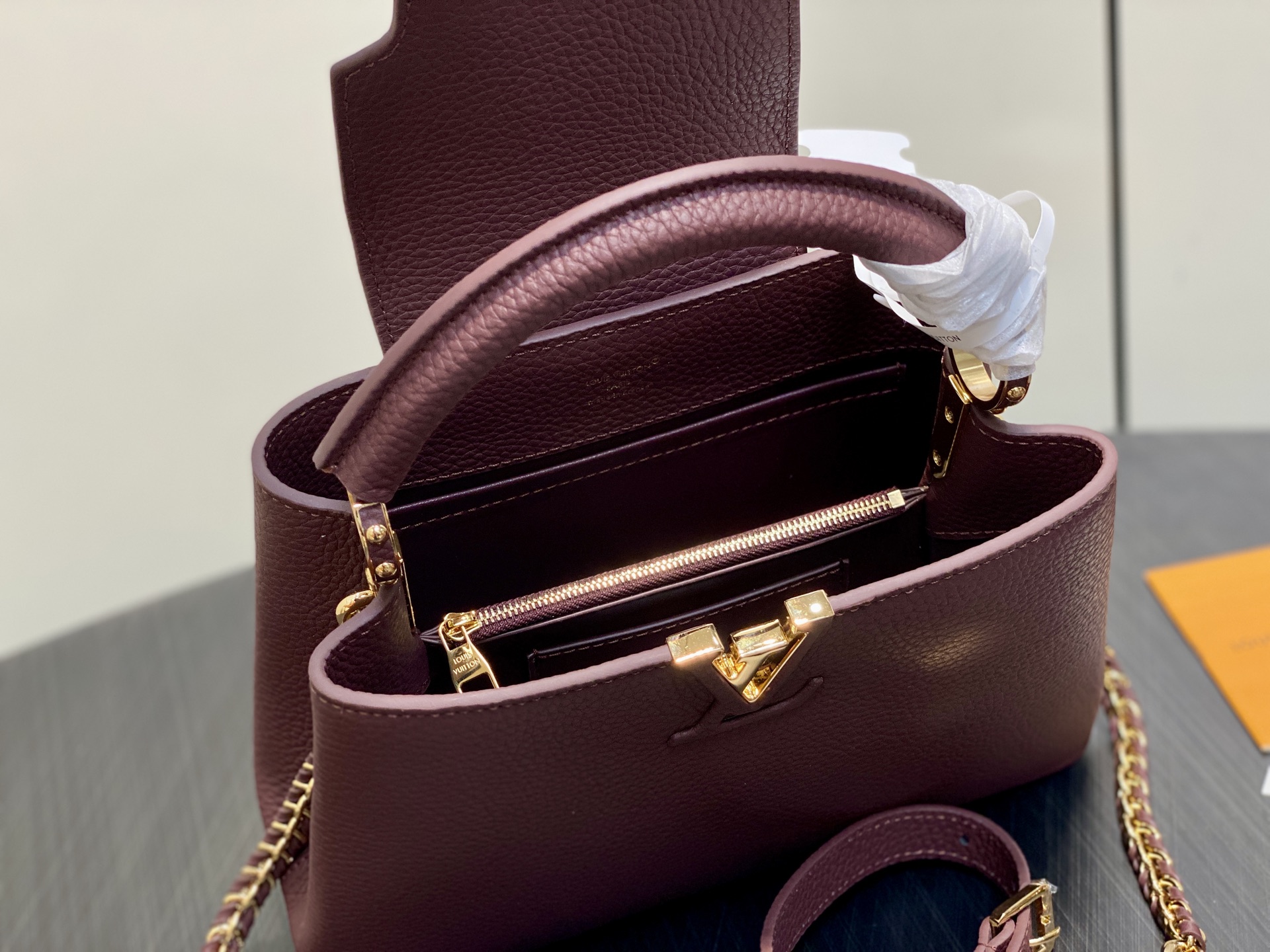 Louis Vuitton Basic Bag Gold M-l-s