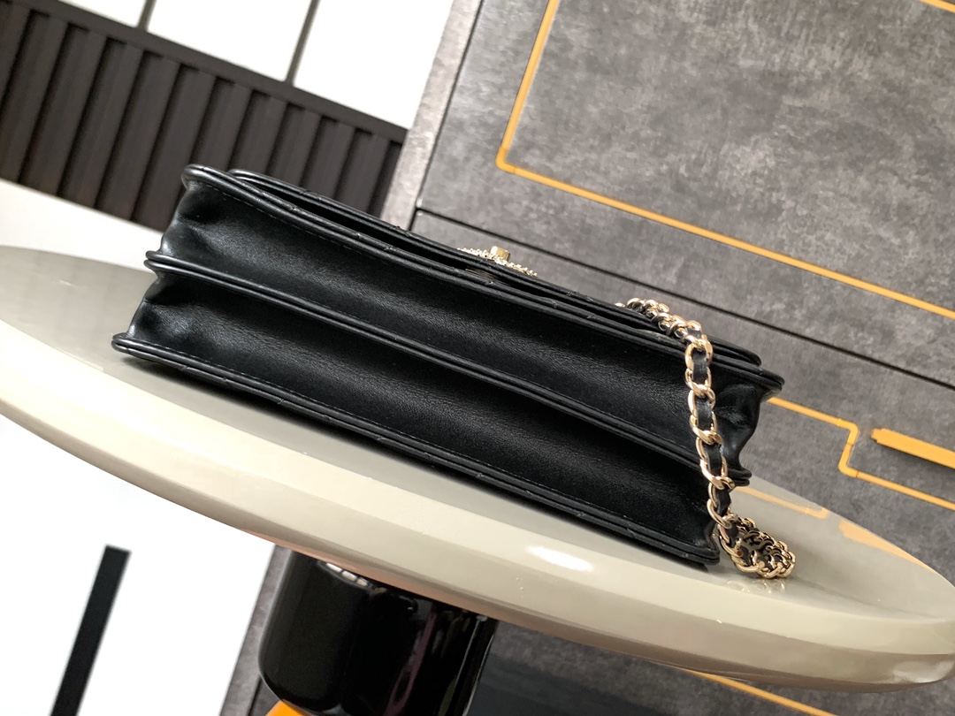 Chanel Basic Bag M-l