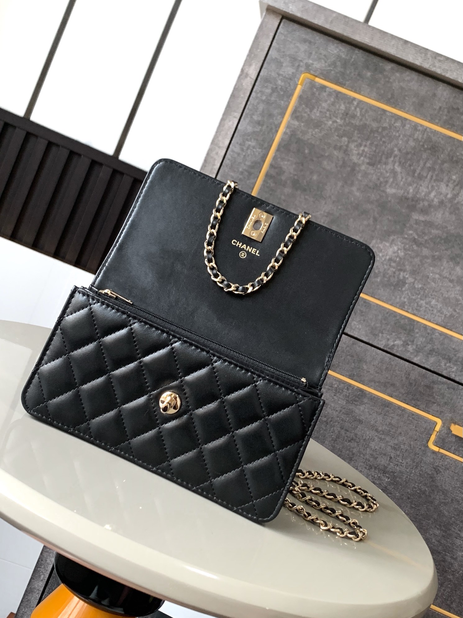 Chanel Basic Bag M-l