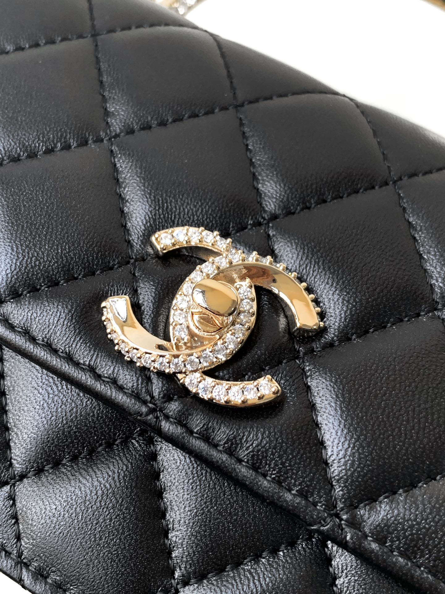 Chanel Basic Bag M-l