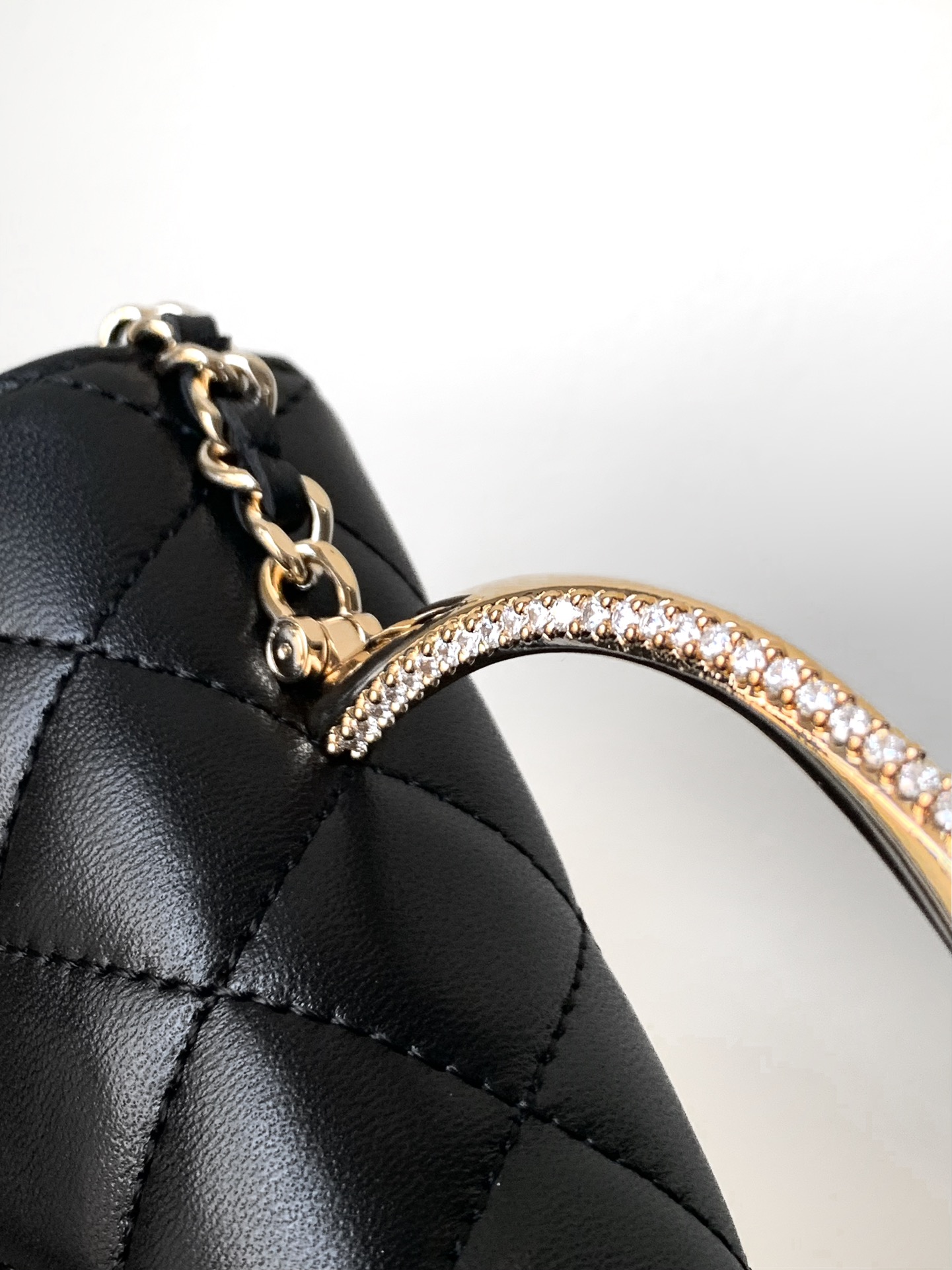 Chanel Basic Bag M-l