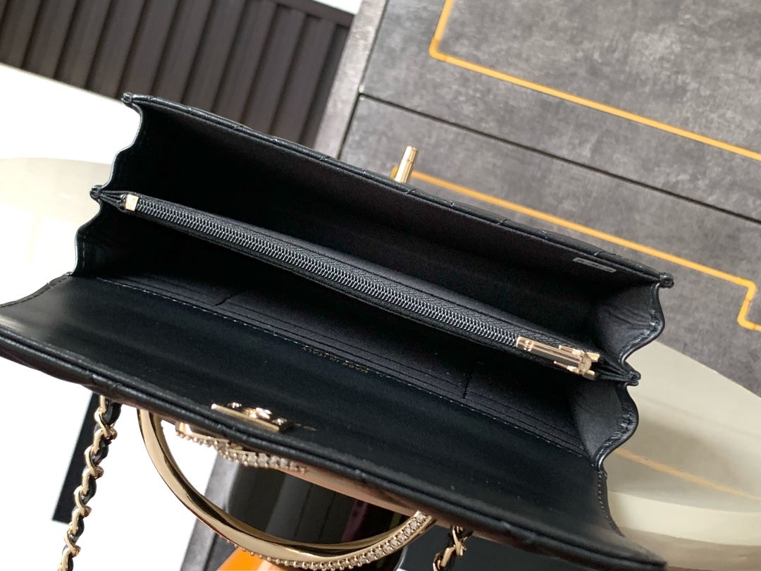 Chanel Basic Bag M-l