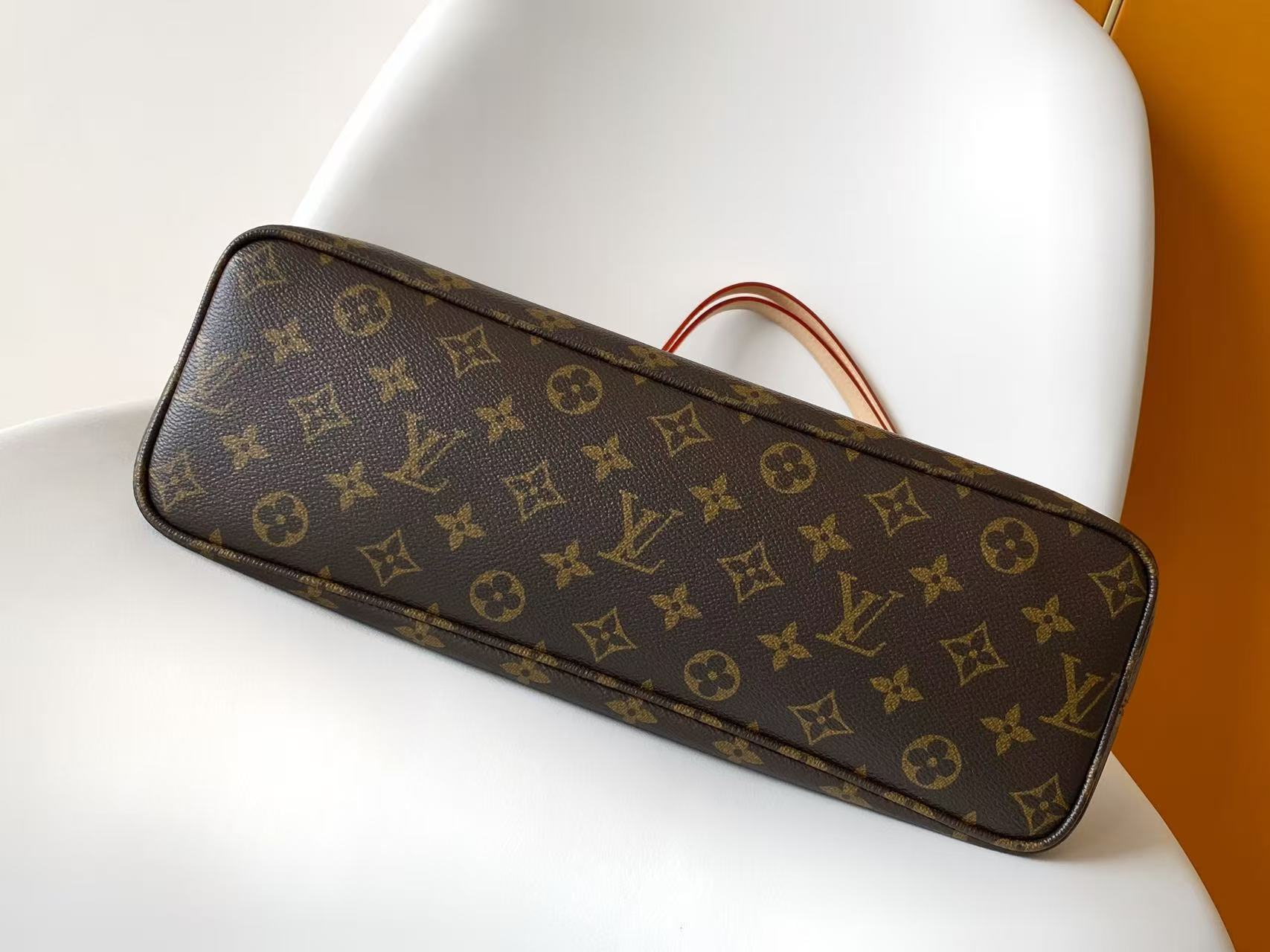 Louis Vuitton Basic Bag Cow Leather White M-l