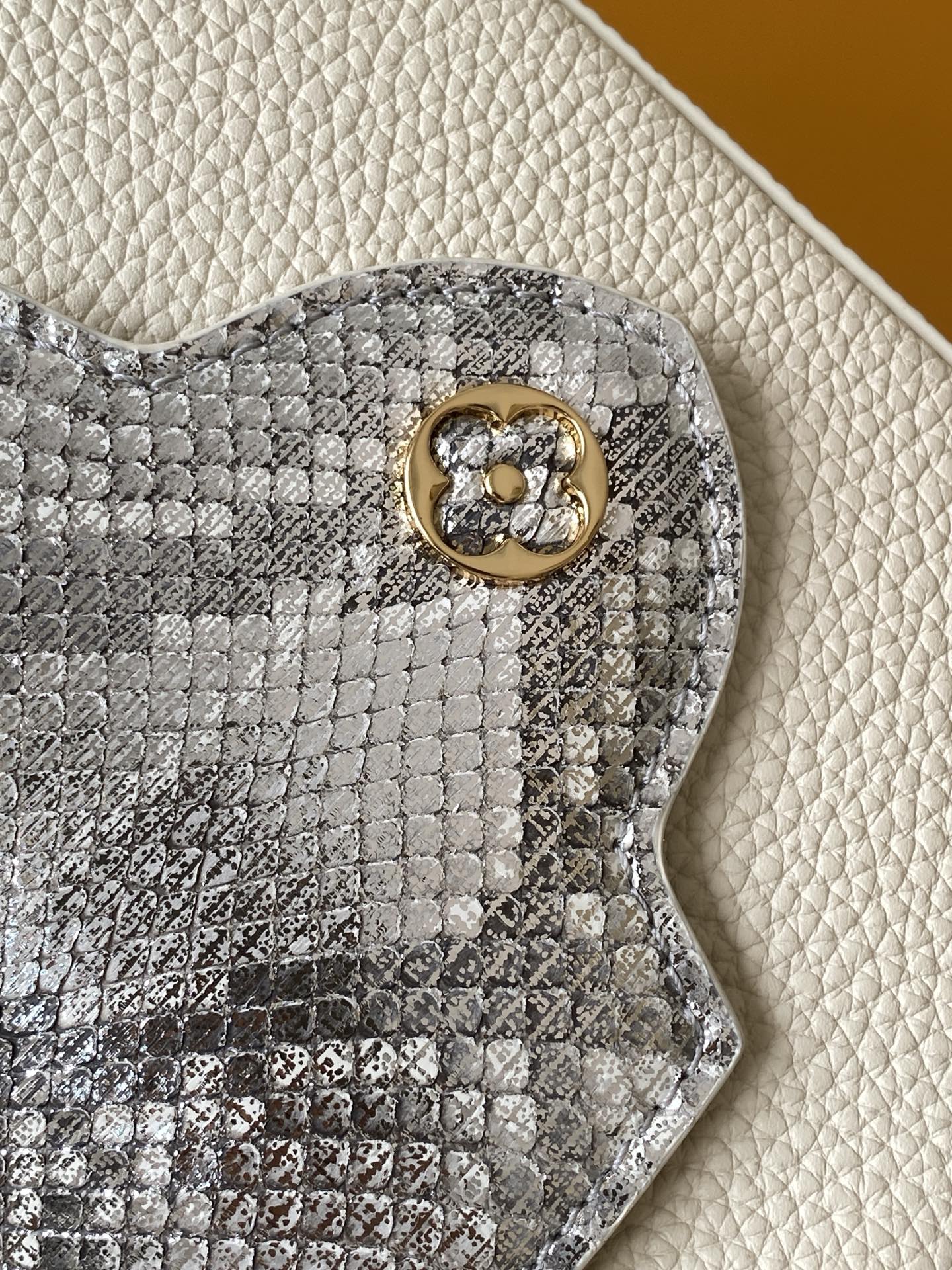 Louis Vuitton Basic Bag Cow Leather Black M-l-s