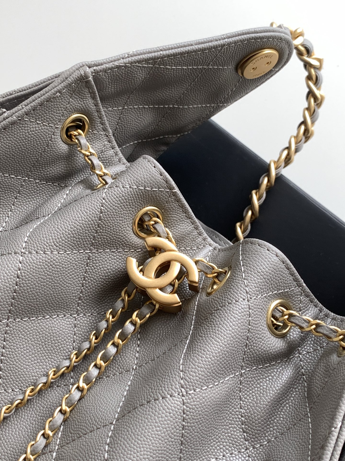 Chanel Bucket Bag L-s