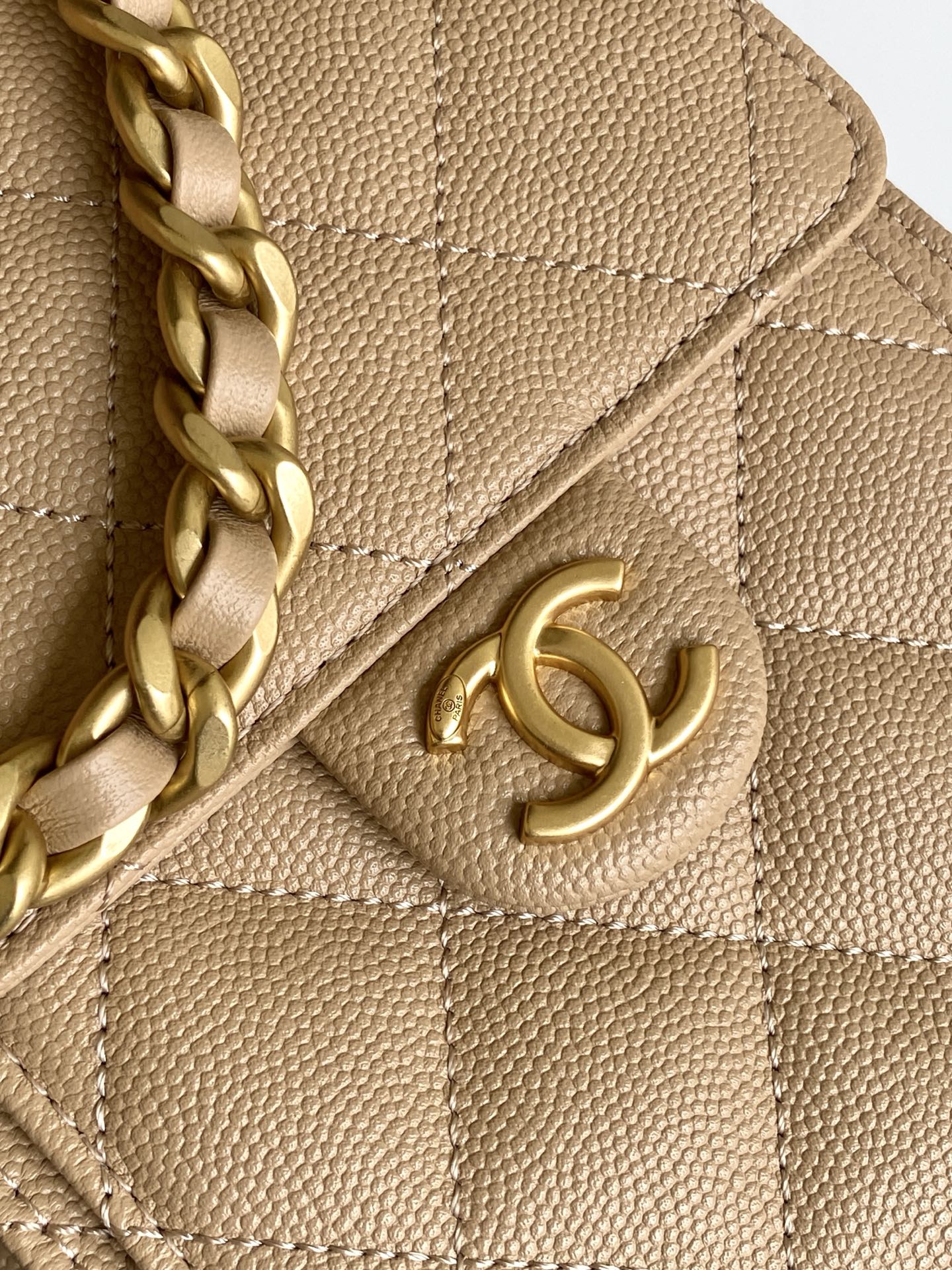 Chanel Bucket Bag L-s