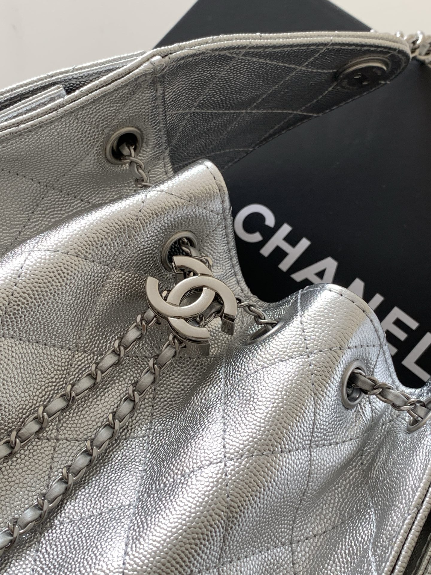 Chanel Bucket Bag L-s