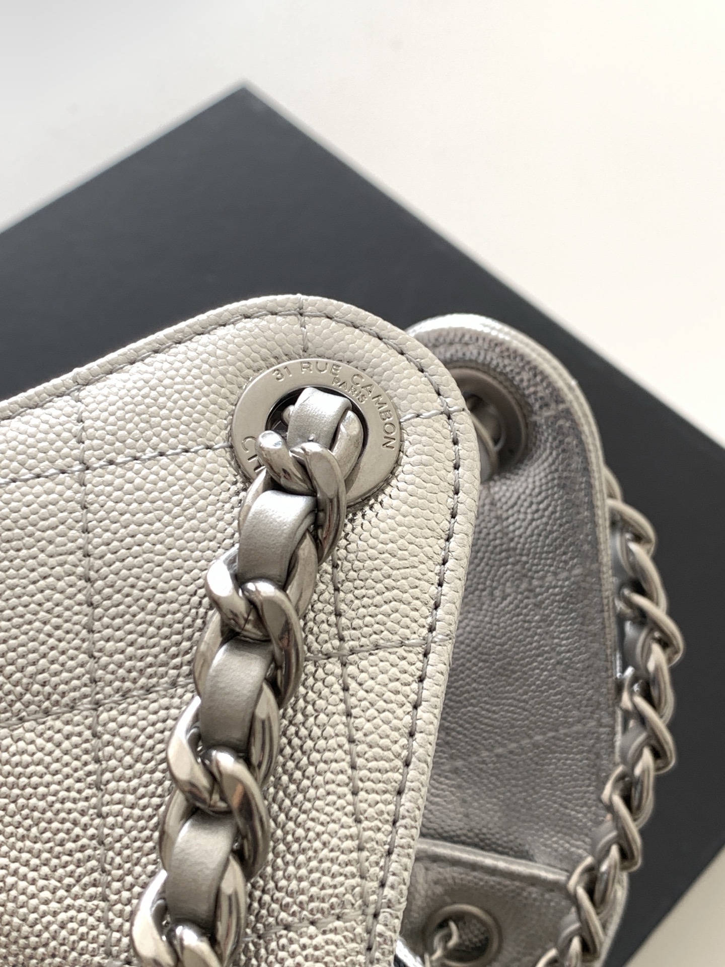 Chanel Bucket Bag L-s