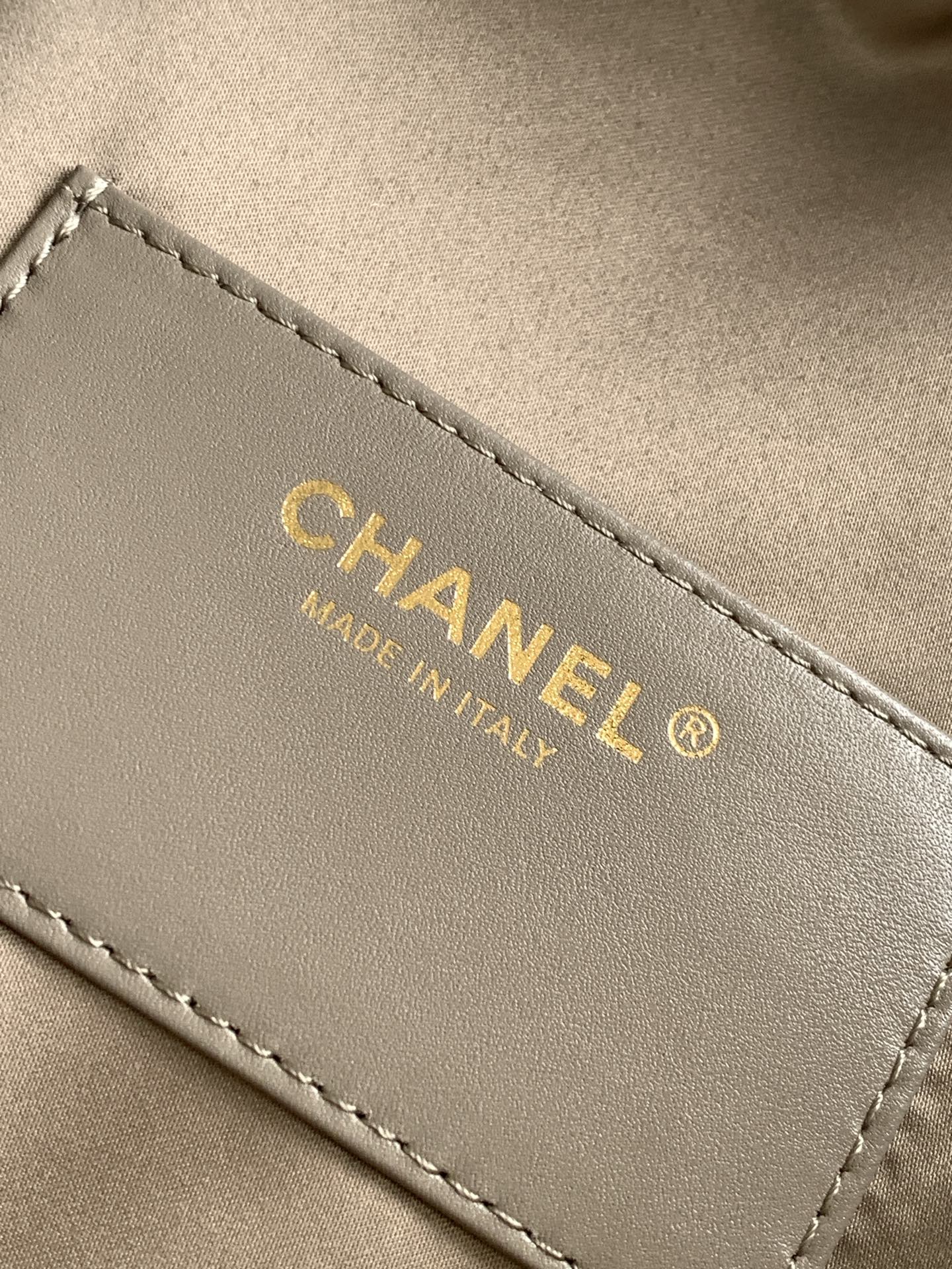 Chanel Bucket Bag L-s