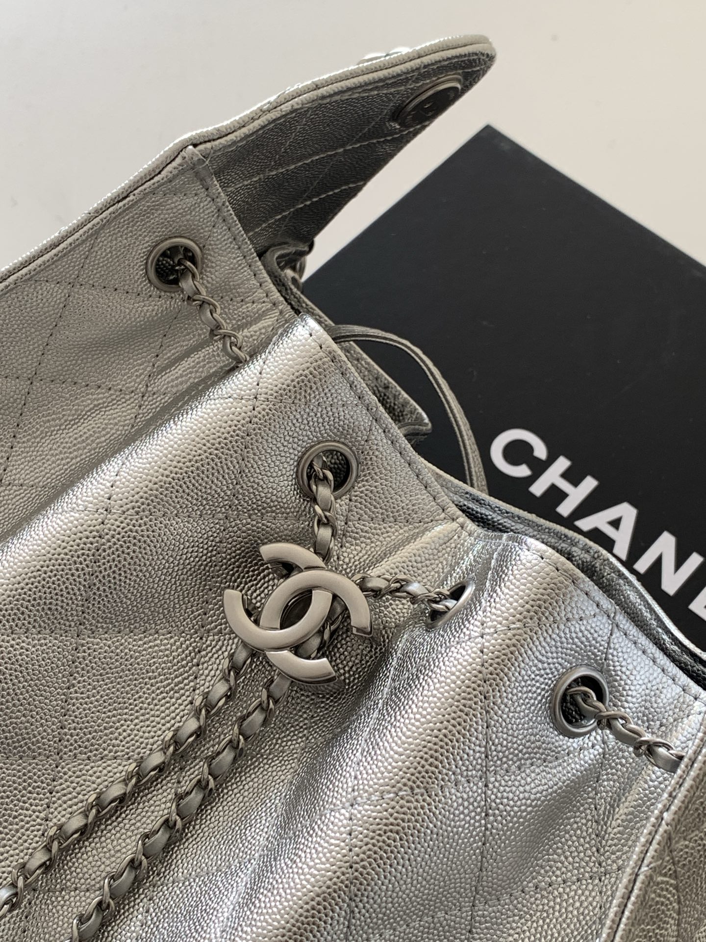 Chanel Bucket Bag L-s
