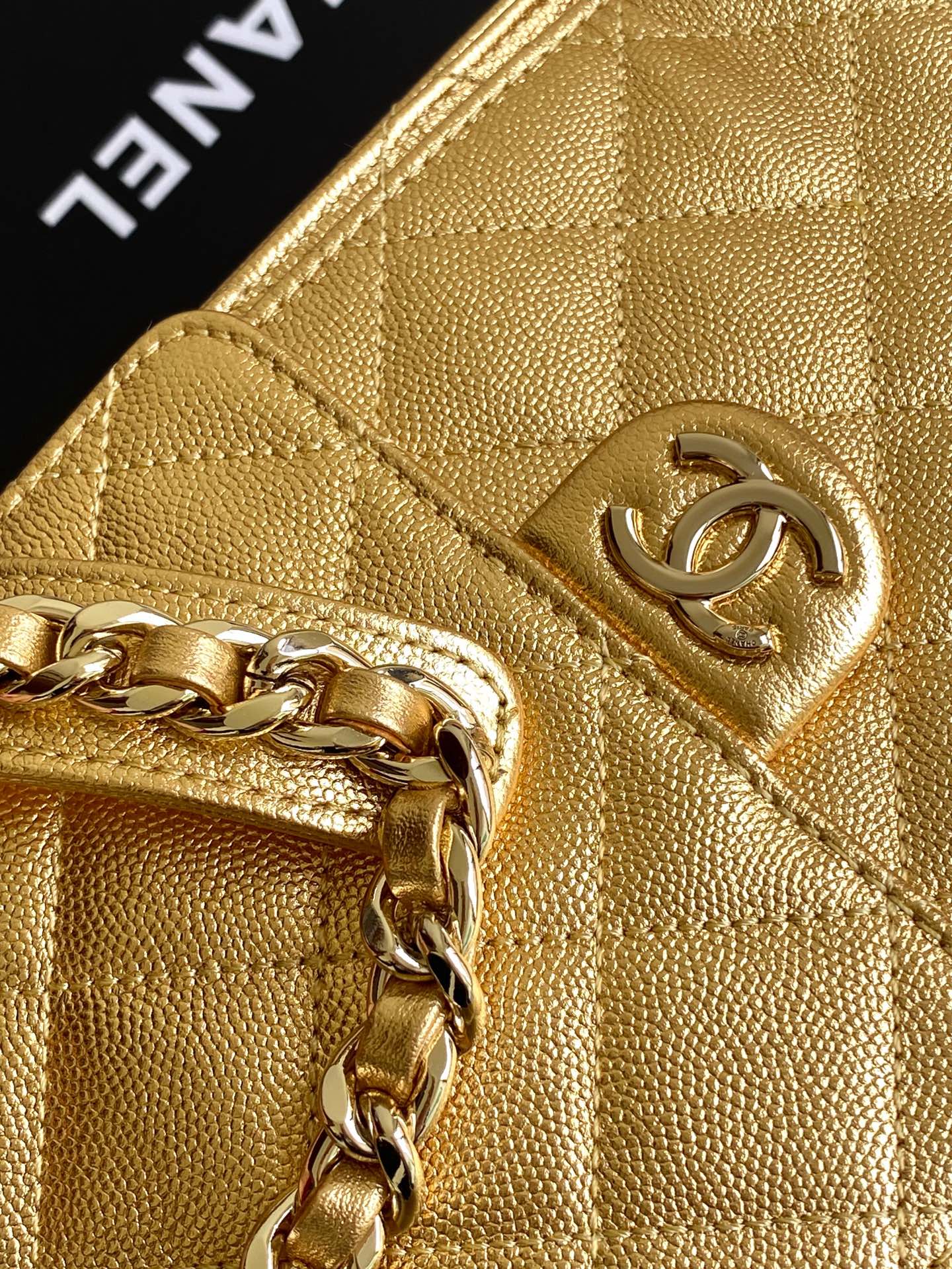 Chanel Bucket Bag L-s