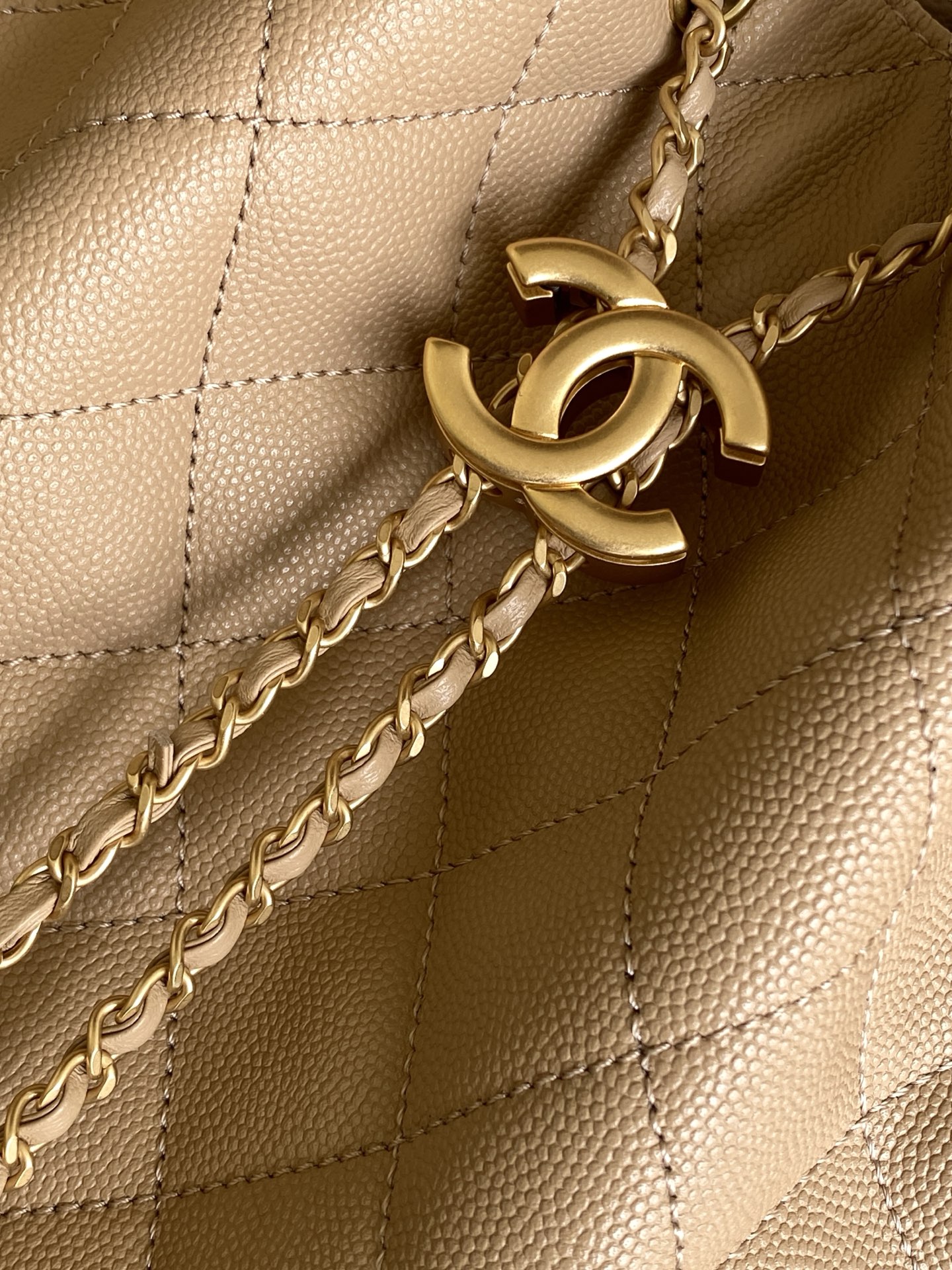 Chanel Bucket Bag L-s