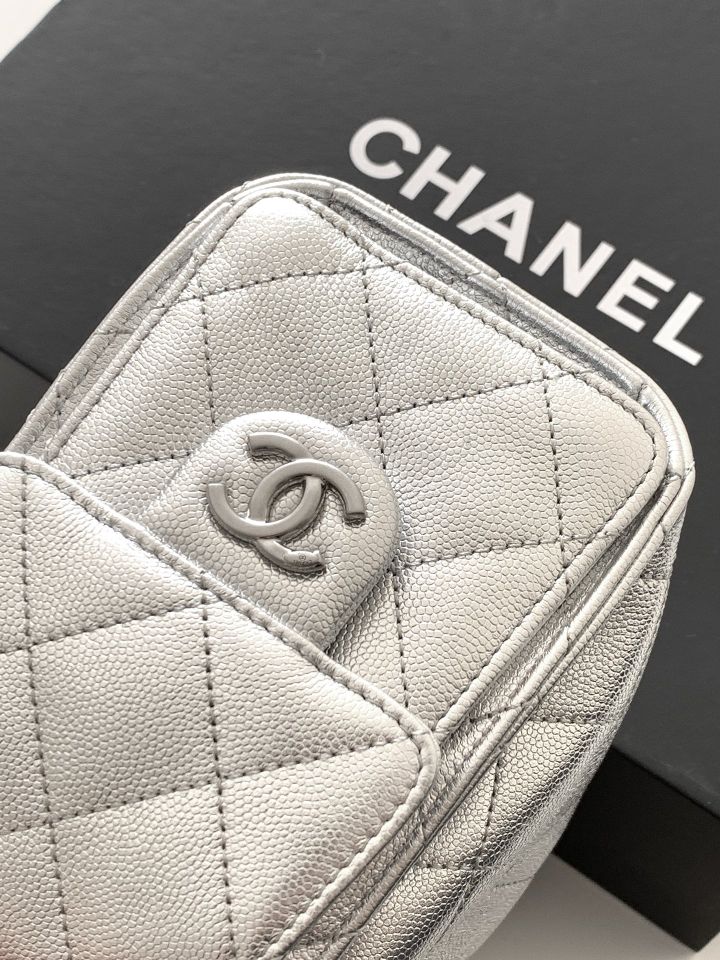 Chanel Bucket Bag L-s