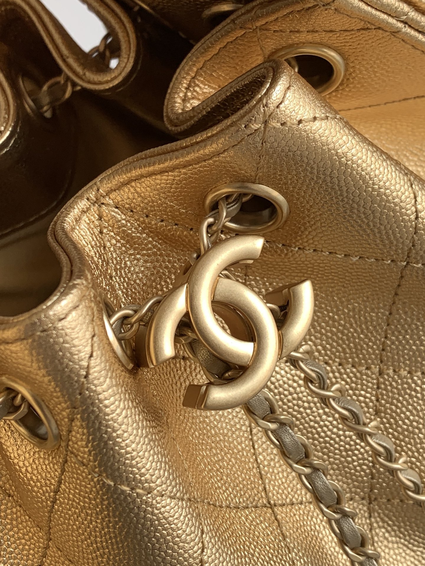 Chanel Bucket Bag L-s