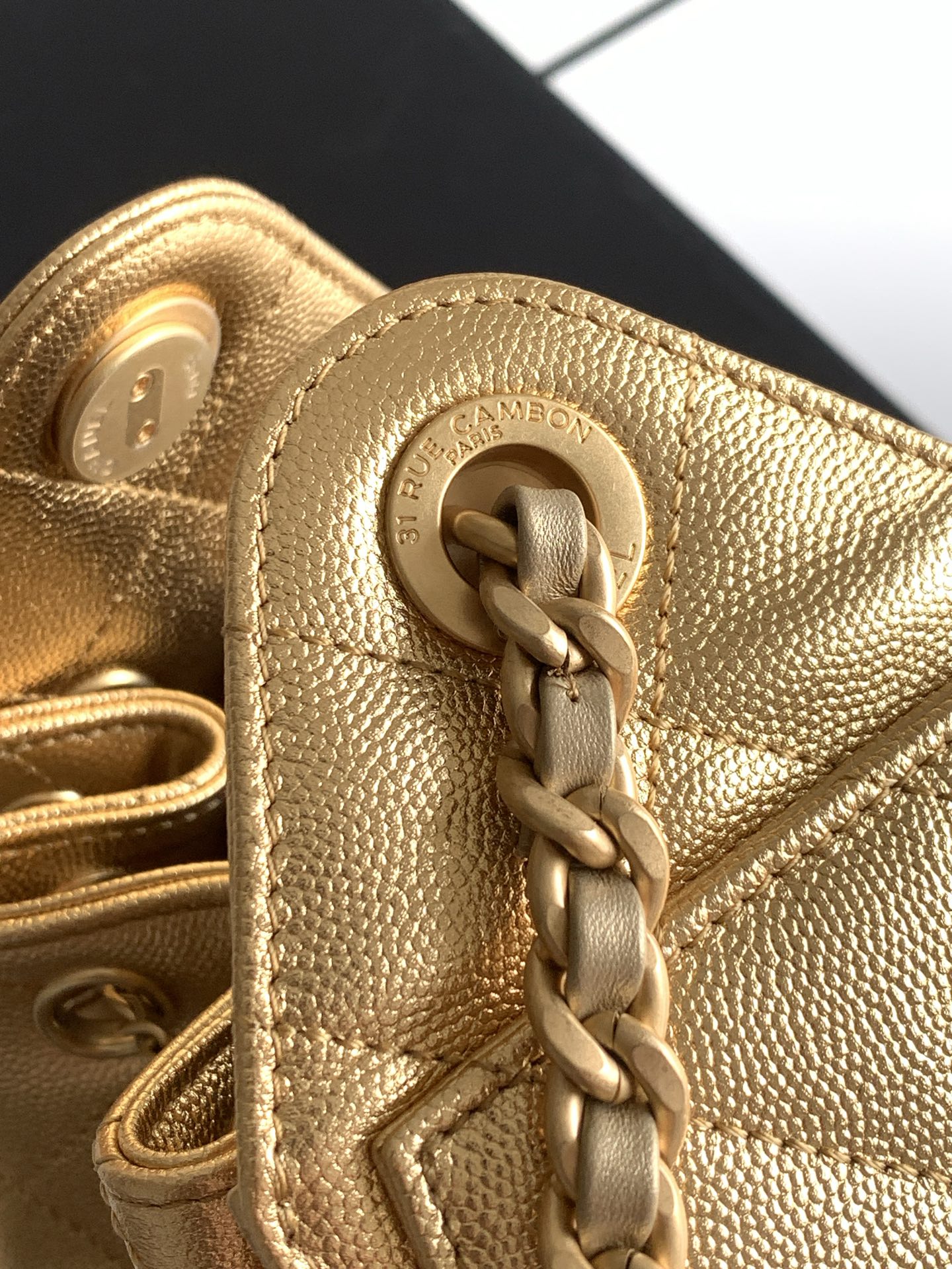 Chanel Bucket Bag L-s