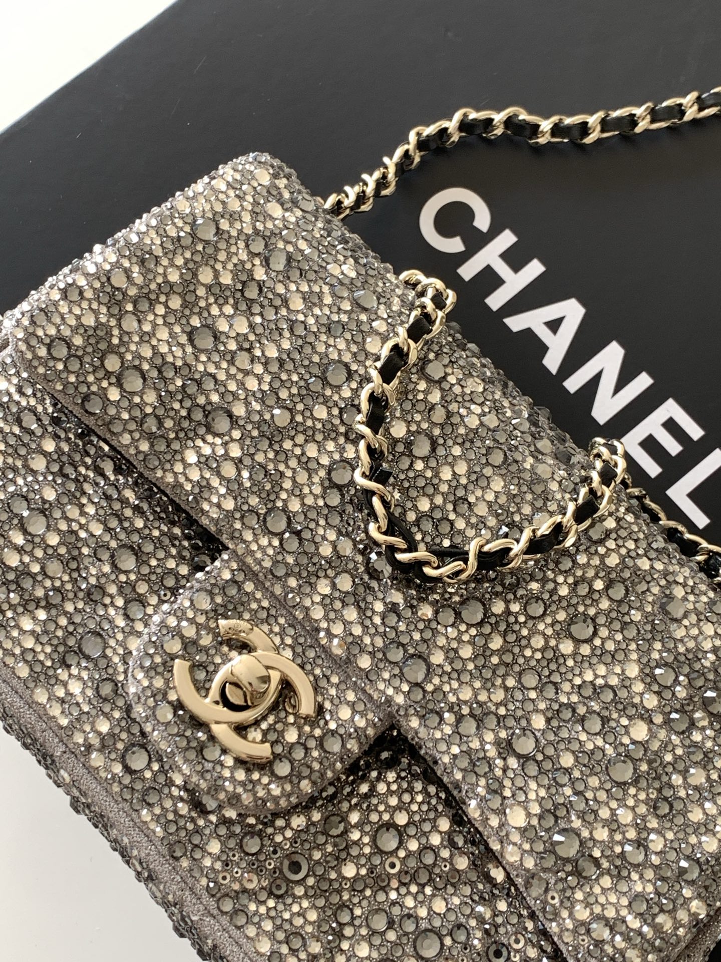 Chanel Clutch Bag Gold L-s