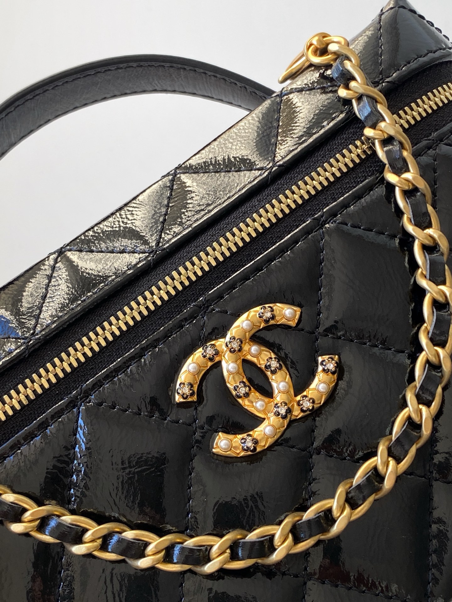Chanel Basic Bag Sheepskin Gold L