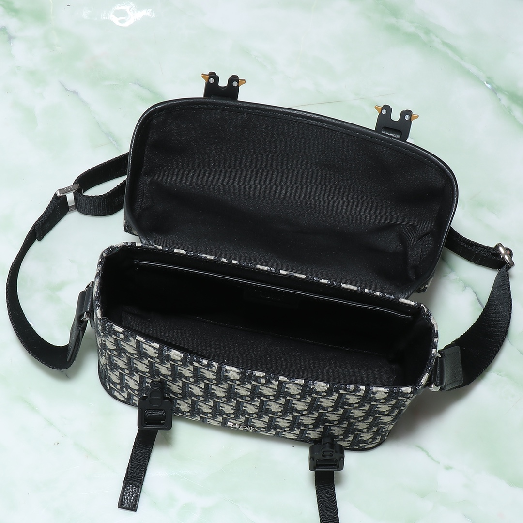 Dior Messenger Bag Cow Leather Black L-s