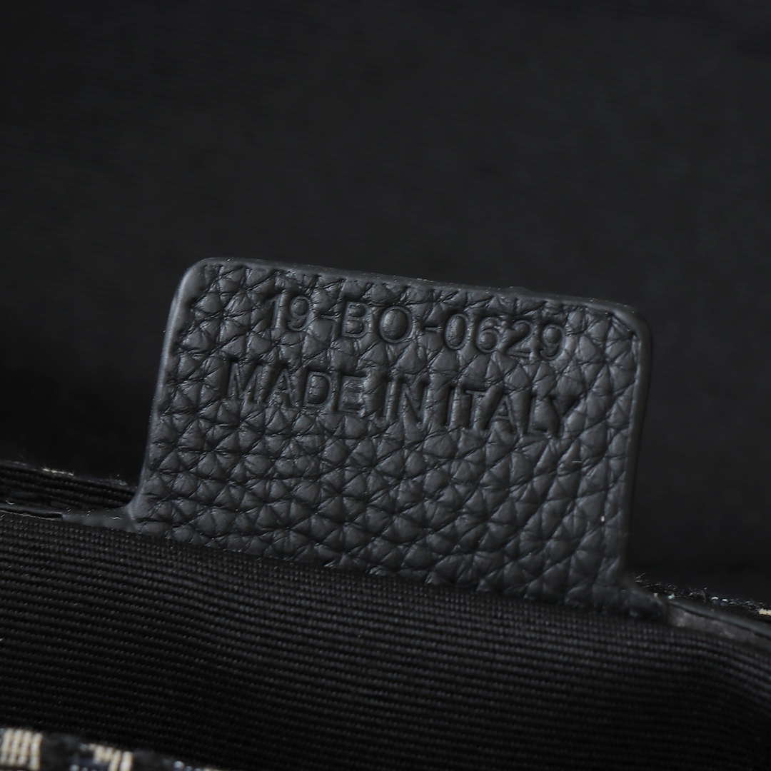 Dior Messenger Bag Cow Leather Black L-s