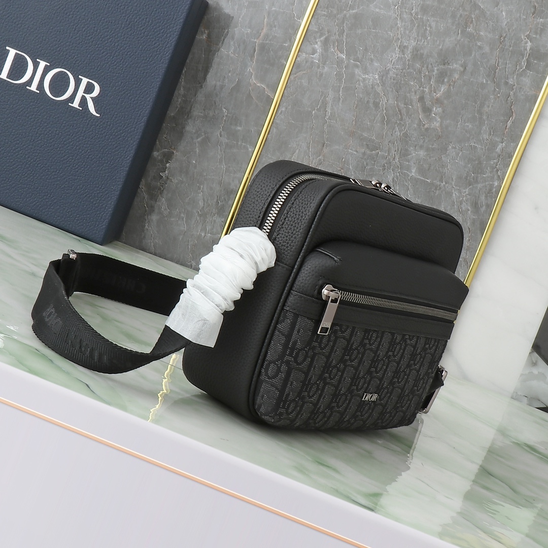 Dior Messenger Bag Cow Leather Black L-s