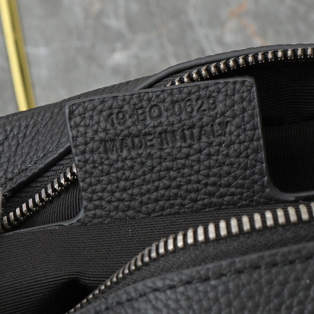 Dior Messenger Bag Cow Leather Black L-s