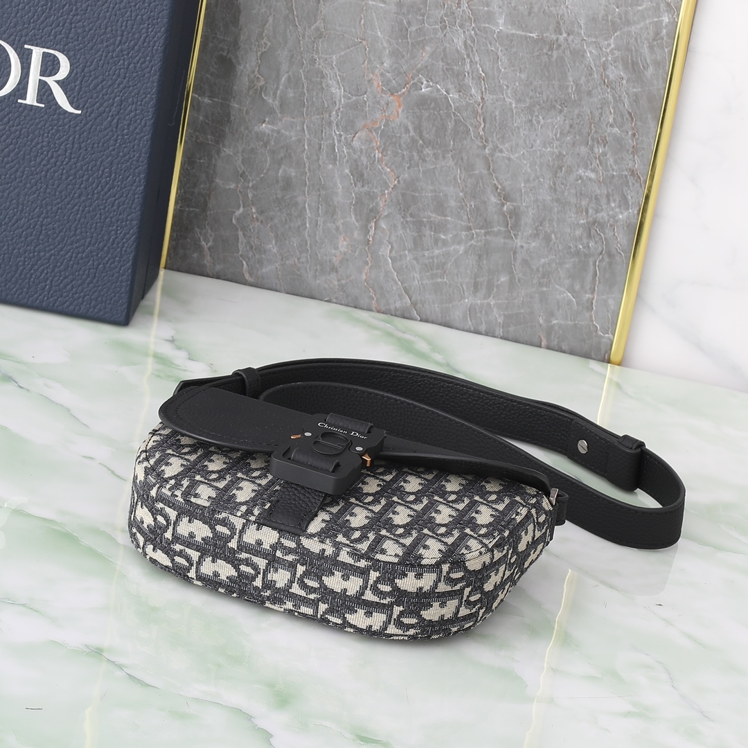 Dior Clutch Bag Cow Leather Black L-s