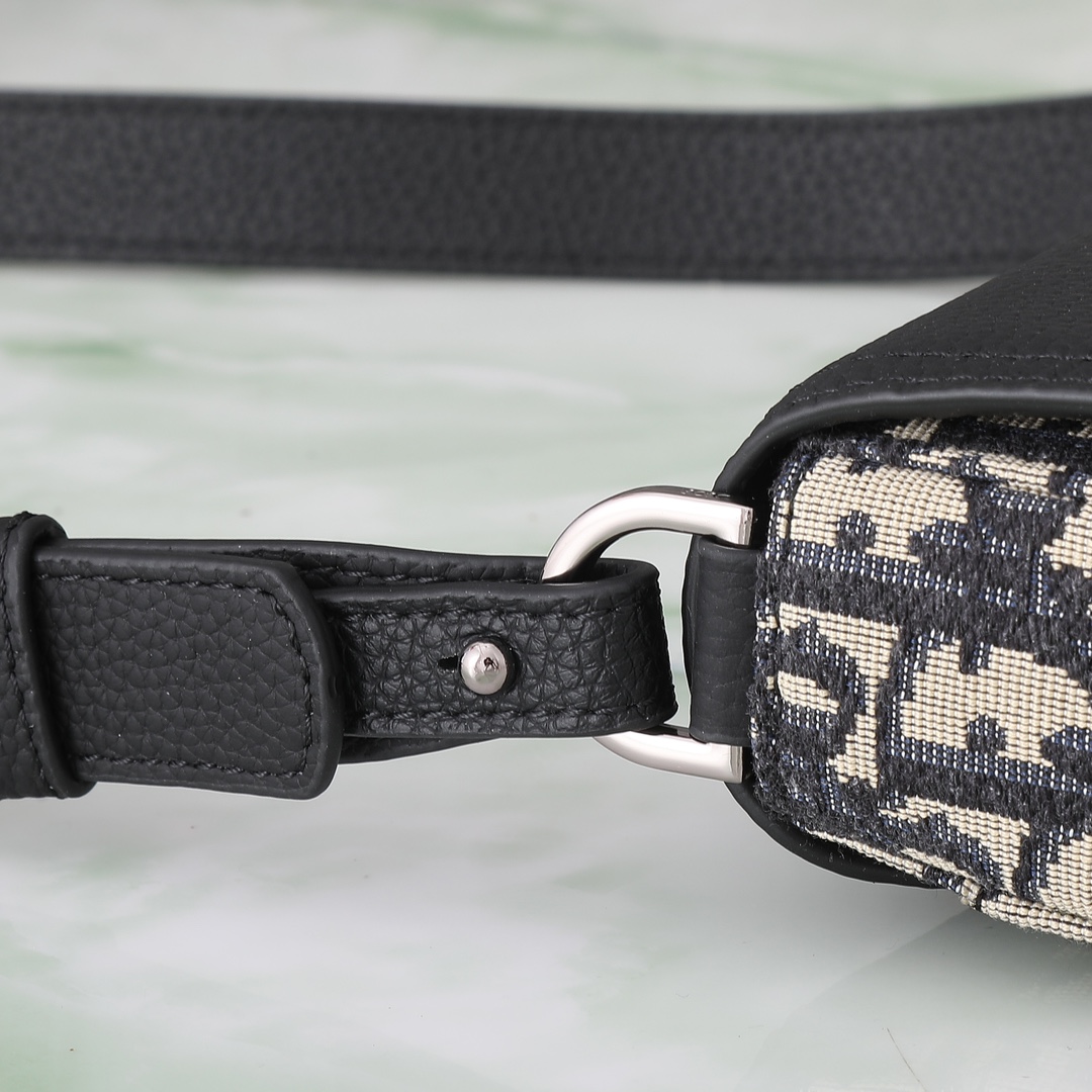 Dior Clutch Bag Cow Leather Black L-s