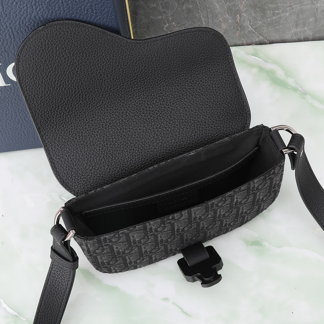 Dior Clutch Bag Cow Leather Black L-s