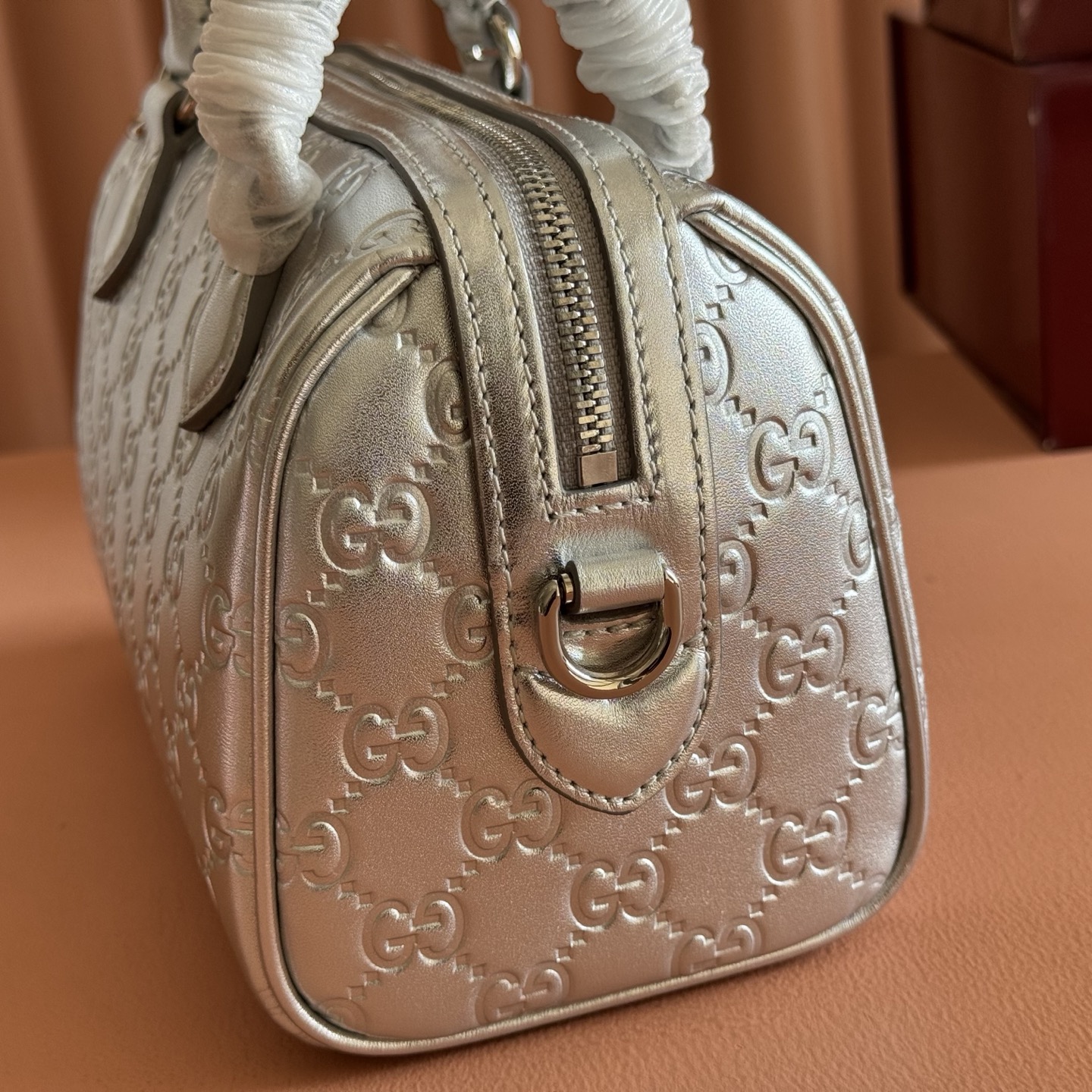 Gucci Basic Bag Beige M-l