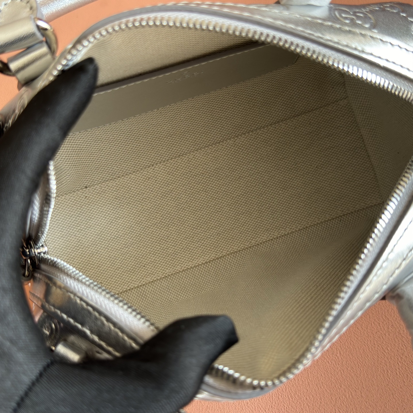 Gucci Basic Bag Beige M-l