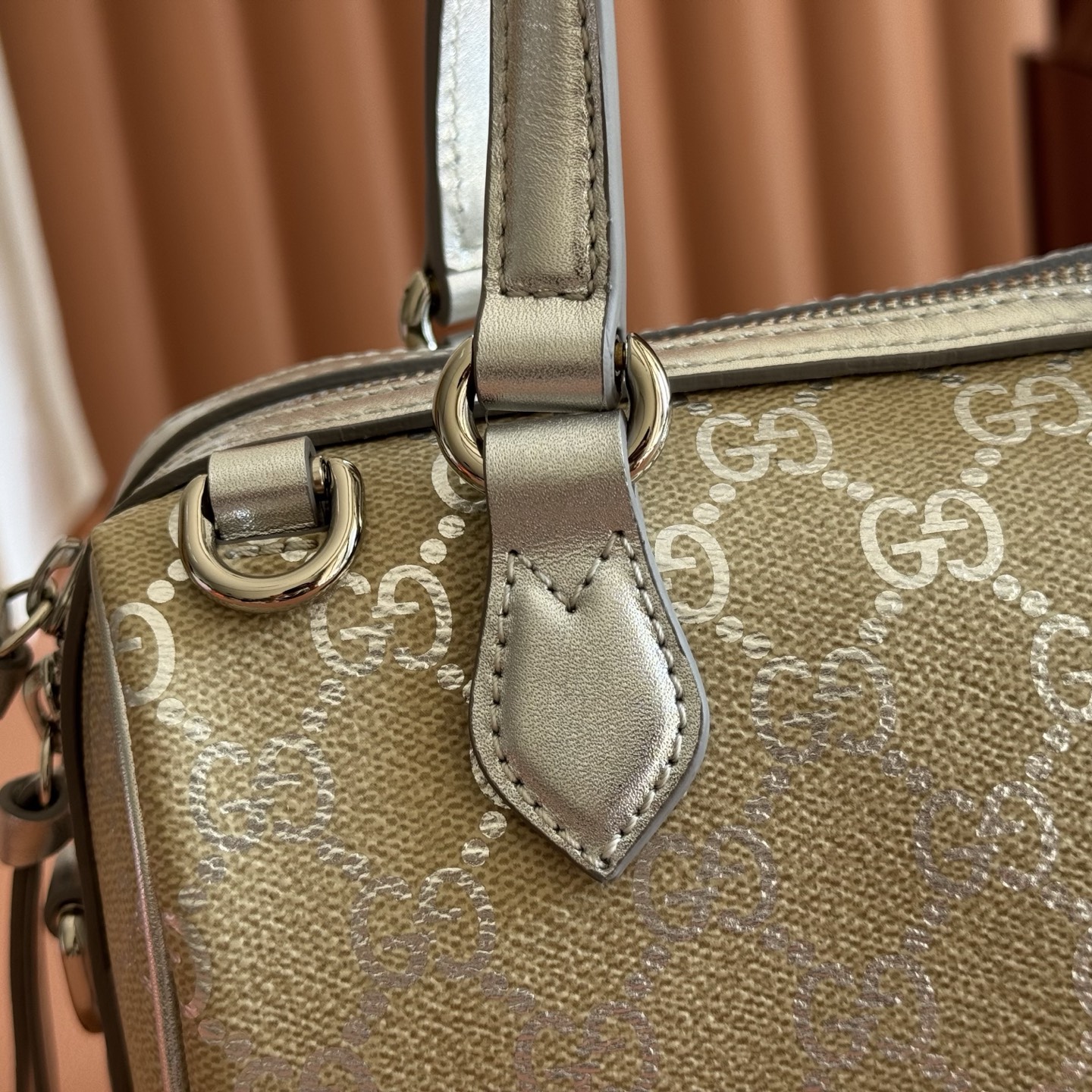 Gucci Basic Bag Beige M-l