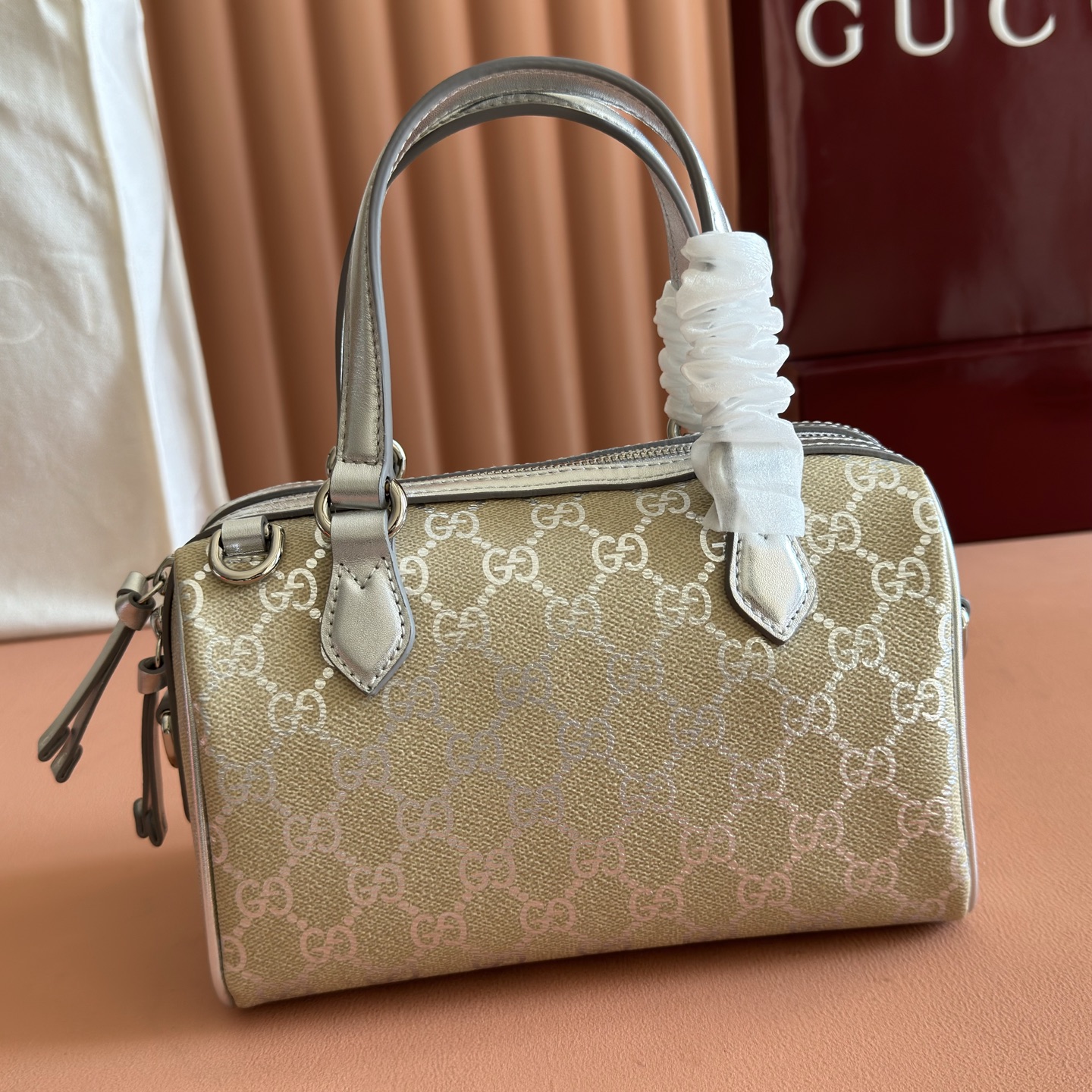 Gucci Basic Bag Beige M-l