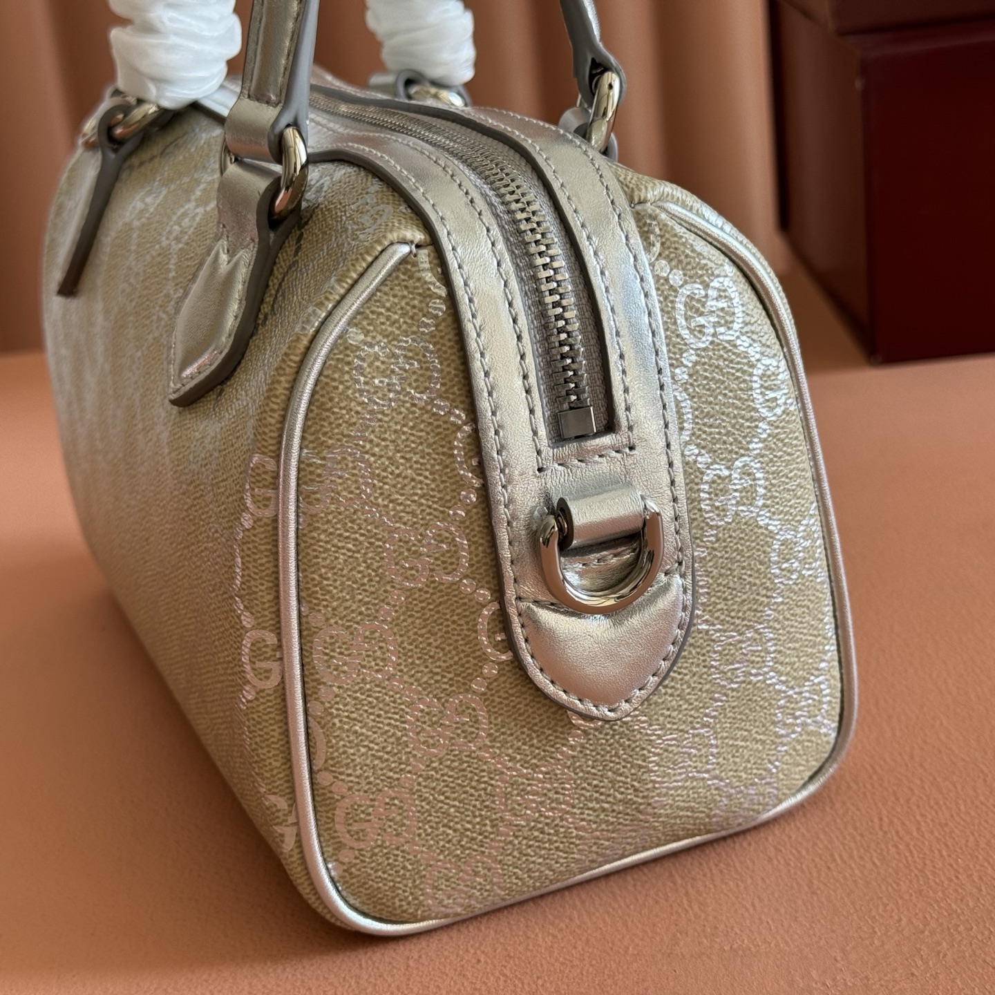 Gucci Basic Bag Beige M-l