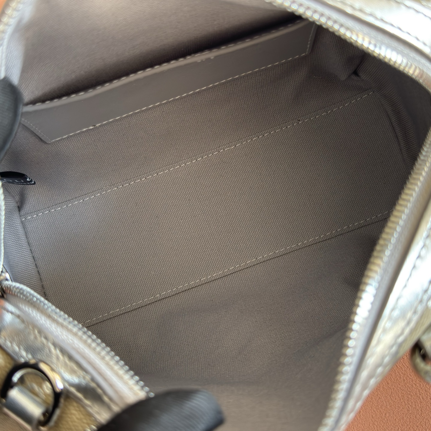 Gucci Basic Bag Beige M-l