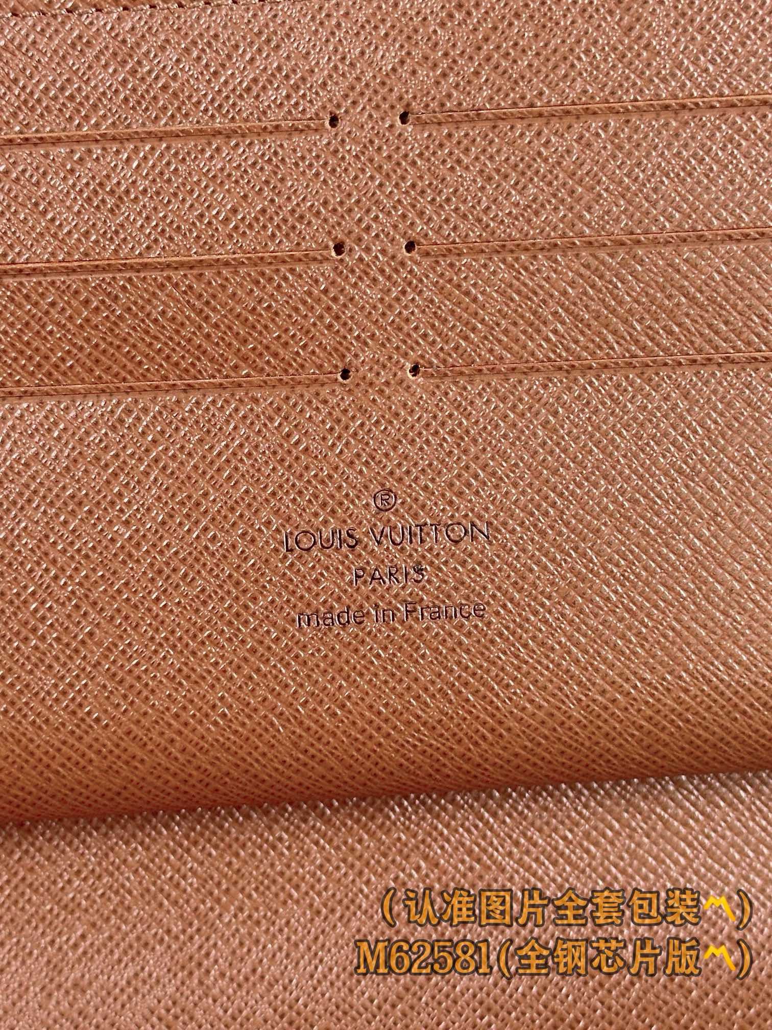 Louis Vuitton Basic Bag Canvas M