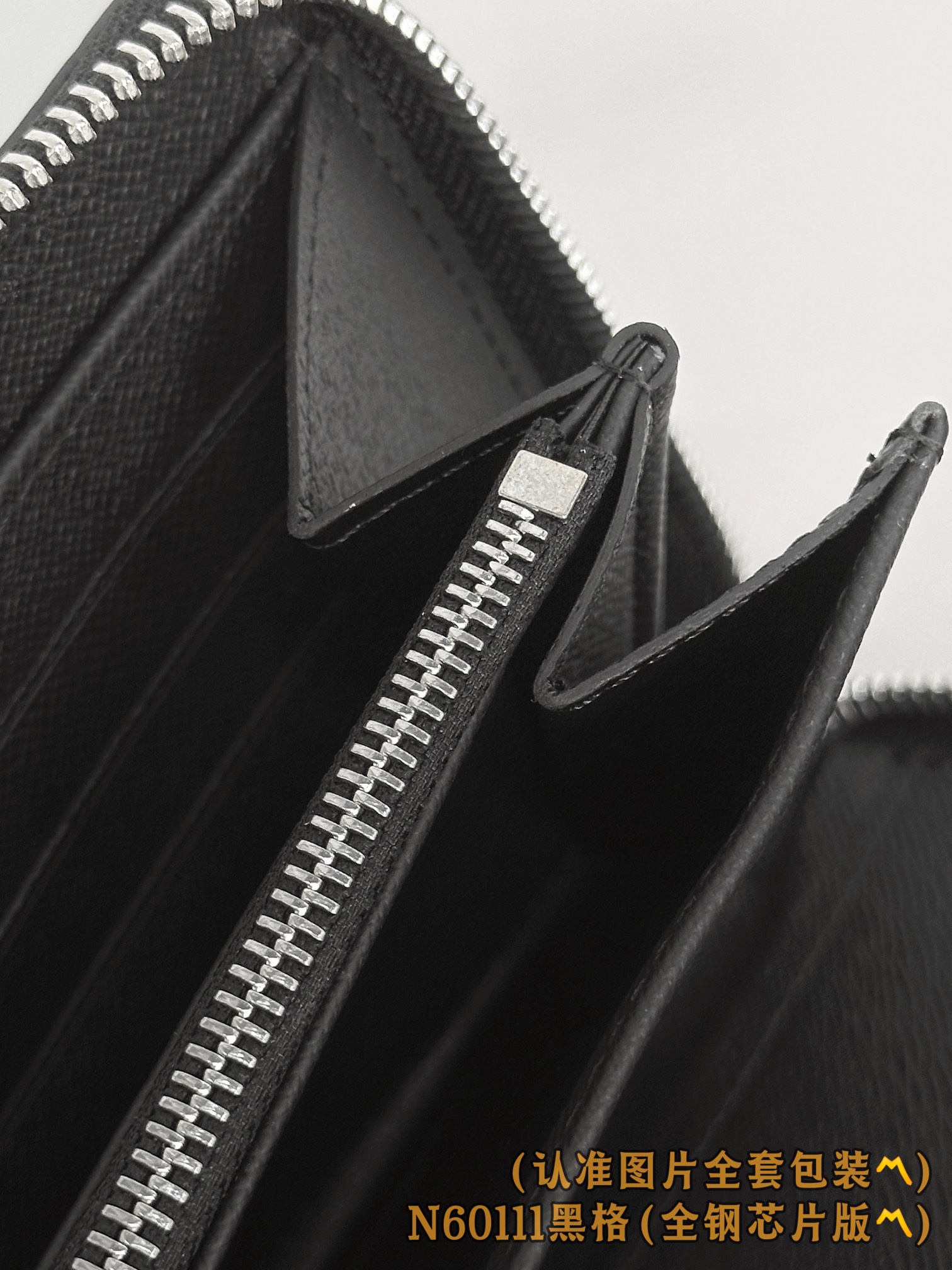 Louis Vuitton Basic Bag Canvas M